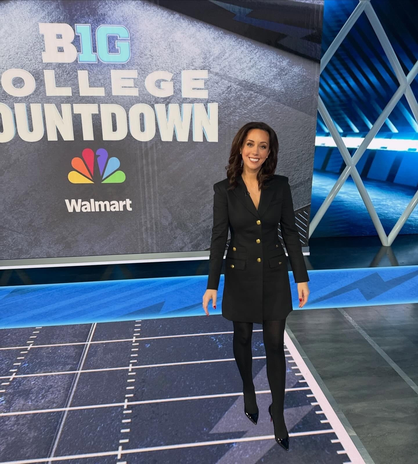 A moment for the dress 💃🏻✨

#LTKWorkwear #LTKHoliday #LTKootd