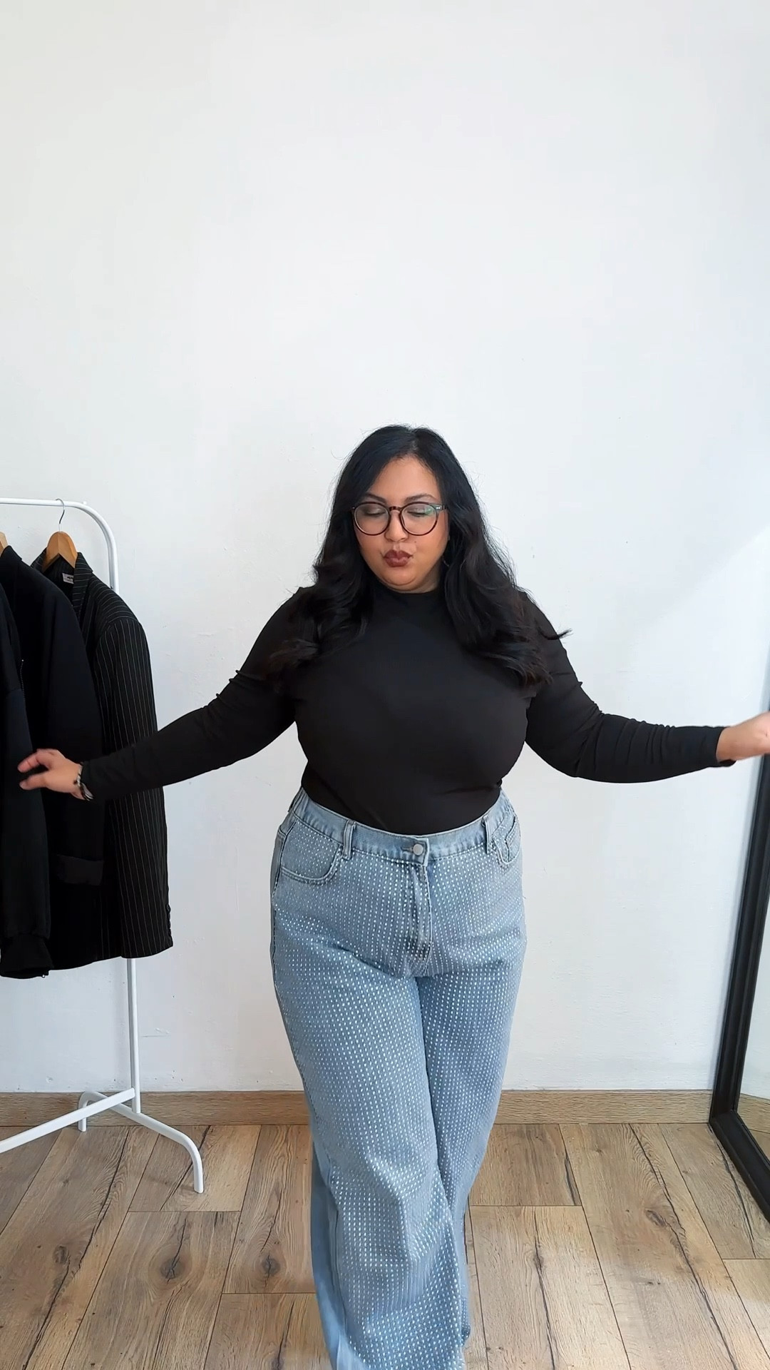 The viral sparkly jeans on a curvy body! These can be a perfect casual outfit option for the holidays ✨

#curvyjeans #sparklyjeans #casualoutfit #festiveoutfit #winteroutfit #curvyfashion #midsizeoutfit #festiveseason

#LTKcurves #LTKmidsize #LTKfestive