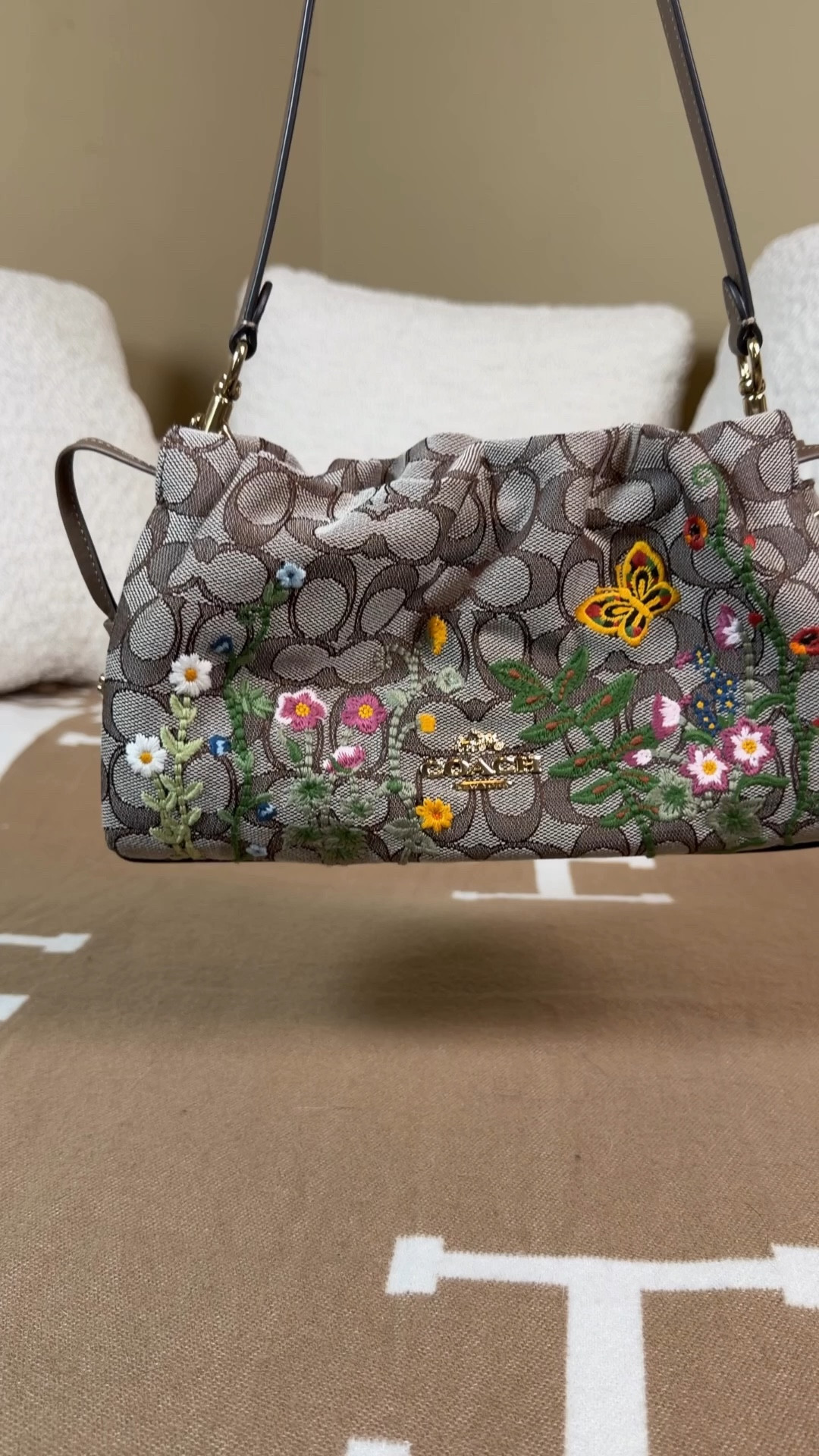 What fits in the Coach outlet Faye

This beautiful floral embroidered signature jacquard Coach Faye is the perfect summer and spring bag 🌸

What’s in my bag:
Sherpani RFID wallet in pistachio green
Pink mini coin pouch
Light up flip pocket mirror 
Hair oil
Touchland Hand sanitizer
Jo Malone orange blossom
Rose anise seed candy
Coach outlet pearl chain extender
Tea pot plush bag charm (from TikTok shop)
Pride and prejudice mini book bag charm from Etsy
And I reused the flower charm that came with my raffia Teri 


#LTKgrwm #LTKdayinmylife #LTKootd