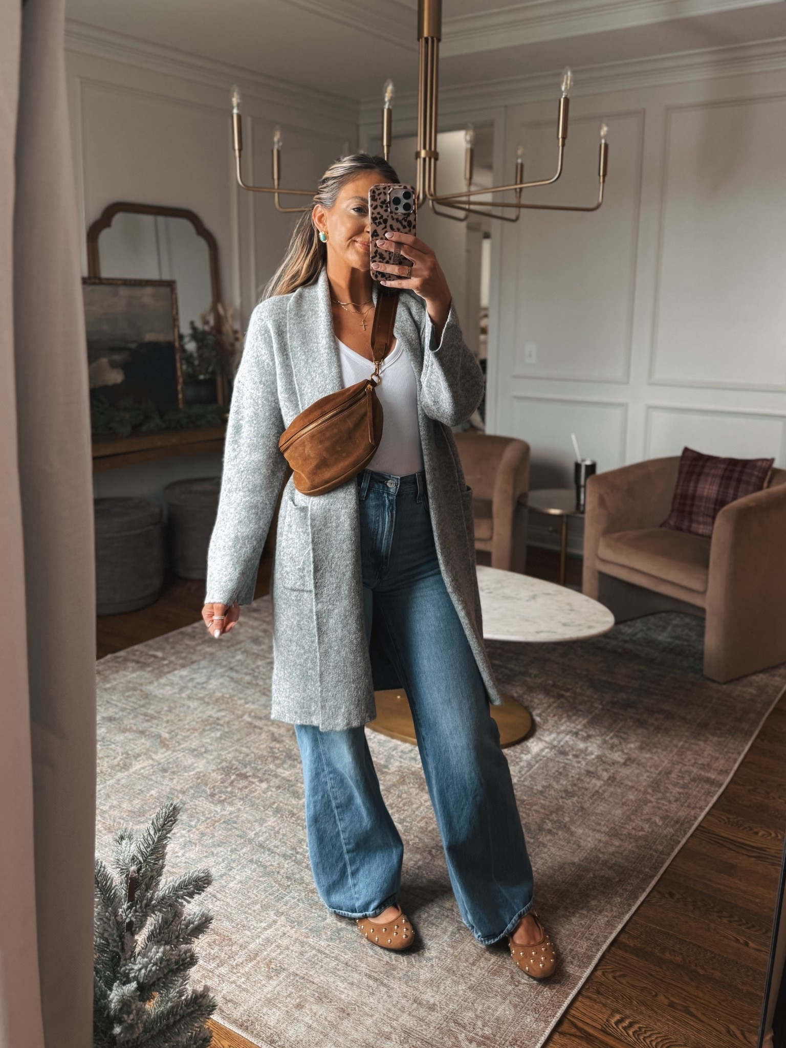 Casual outfit idea wearing my favorite jeans which are on sale! I wear a 27 32” inseam and am 5’8. My cardigan is Amazon! 🤩



#LTKSeasonal #LTKmomlife #LTKootd