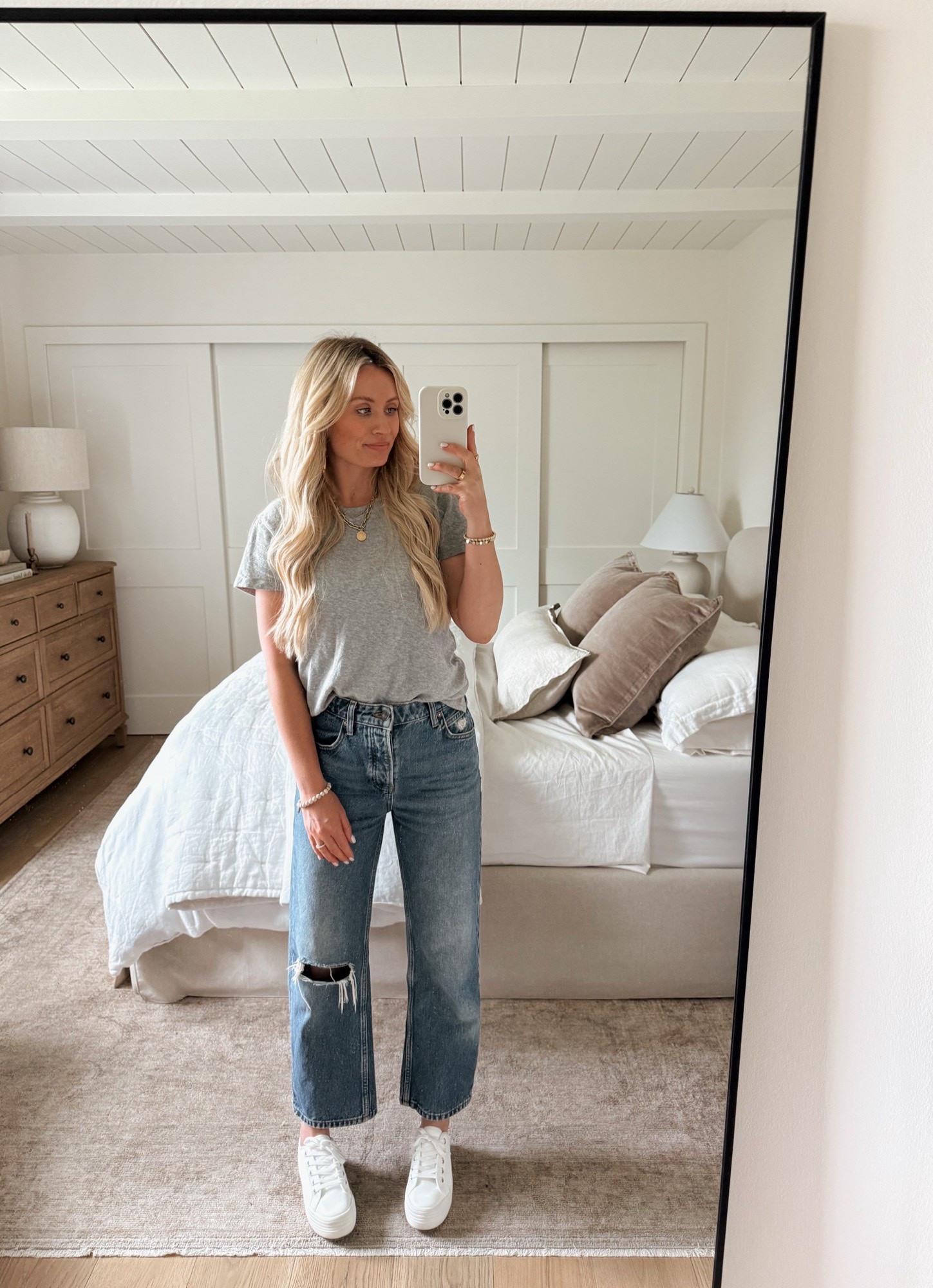A few of my favorite causal outfit essentials 
Shirt: small
Jeans: 25
Shoes 7.5 true to size

#LTKSaleAlert #LTKSeasonal #LTKootd