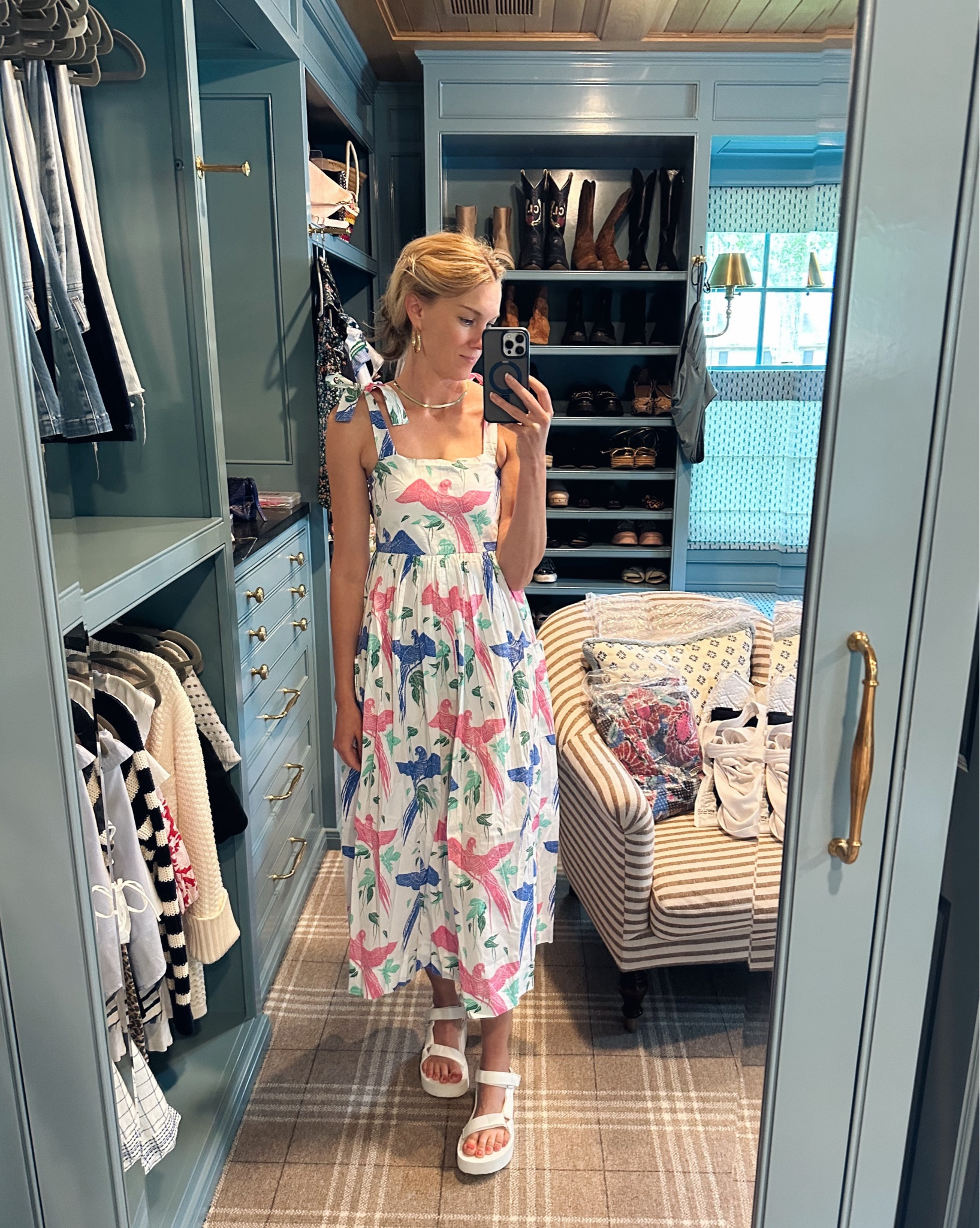 This cute dress is 20% off right now! How can you not have a good day when you’re wearing this dress?! Ha! I’m wearing an xxs. 