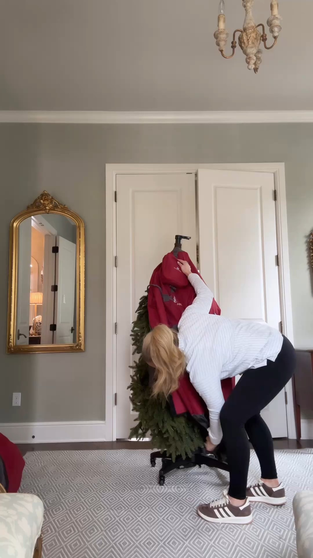 Setting up my Balsam Hill flip tree for year 2! The easiest tree to store and set up!!! This is the 9’ tree. I’m 5’4” and did it in minutes! 