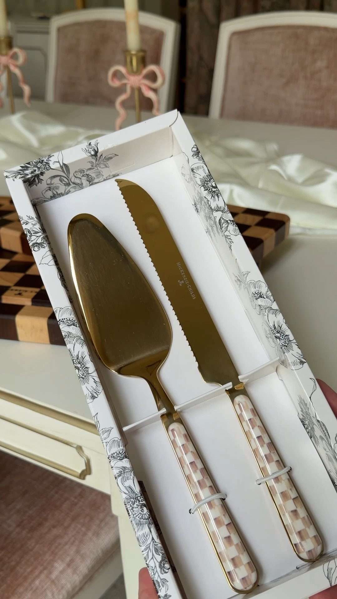 This Mackenzie Childs serving cake knife set is so precious and perfect for all special occasions! More colors available too!

#giftguide #mackenziechilds #cakeknife #cakeknifeset #checkeredcuttingboard #aesthetickitchen #serveware

#LTKHome #LTKfoodie