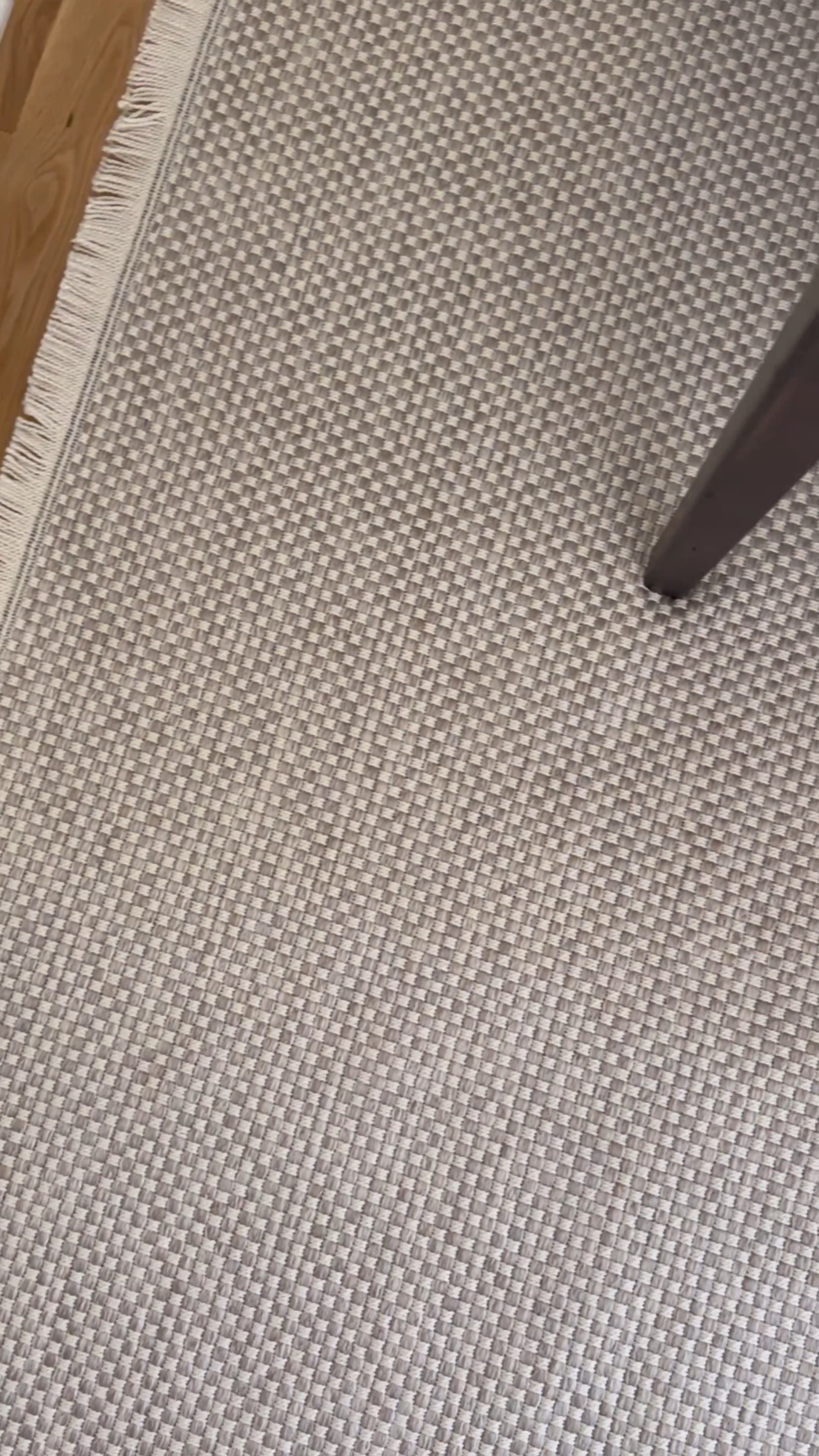 A peep into the start of G’s office design! First up, this new rug from the latest #AmberLewisxLoloi collection - launched TODAY! It might just be my favorite launch yet - this is the MAB-01 Ivory Dove. Shop and check out all of the rugs from the link in bio ✨ @loloirugs @amberinteriors (partner)
•
•
•
Neutral rug, office rug, loloi rug, home decor, affordable rug, home style 
