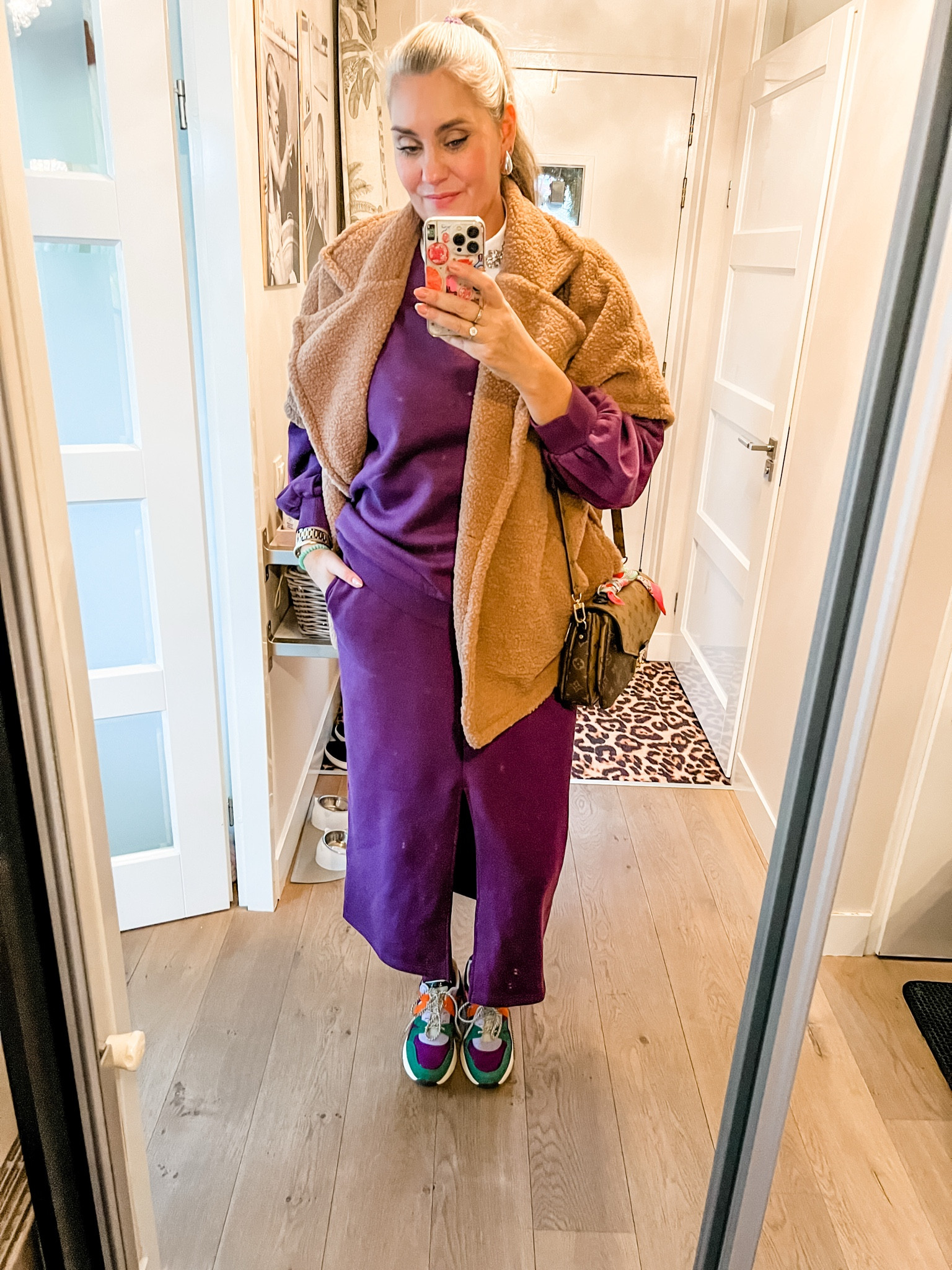 Ootd - Friday. Purple jogging set (Shoeby) consisting of a maxi skirt and sweatshirt paired with a Strass dickey collar and teddy poncho. Colorful sneakers (Scapino) and my Louis Vuitton Pochette reverse bag. 



#LTKnederlands #LTKeurope #LTKwinter