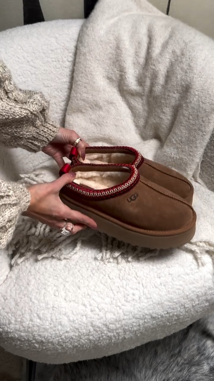 Ugg season has arrived and is staying until further notice 🍁🤎 the most classically perfect autumn colour 🧸

#uggseason #uggtasman #uggunboxing #uggs #uggplatforms #uggstyle #uggsgirls #cosyaesthetics #uggtasmanplatform

#LTKautumn #LTKuk #LTKshoes