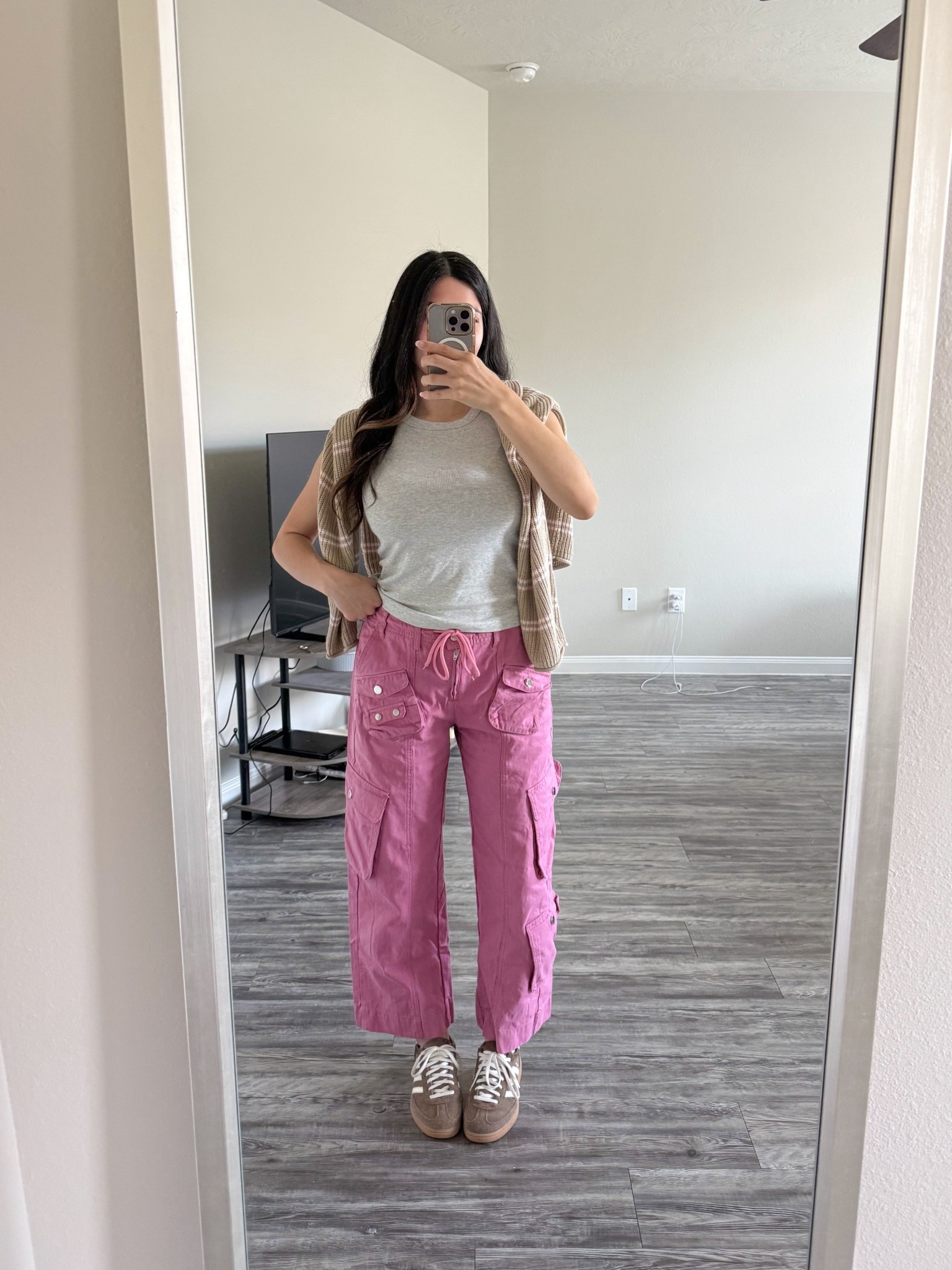 Causal ootd for spring 🌸🩷 size M in pants bc it was the smallest thru had.  they’re a little big in my waist.



#LTKootd