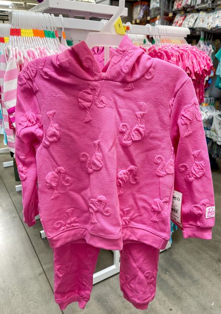 💖Barbie Collection at Walmart!💖
Adorable toddler sets and toddler pajamas💕👧🏼- hurry to Walmart and grab them before they’re gone!!!🏃‍♀️💨

#Playtimeperfection 
#Walmart
#walmartfinds
#walmarttoddlers
#walmartkids
#toddlersets
#barbietoddlersets
#barbie
#ltkbarbie
#imaginativeadventures
#barbiesweatsuit