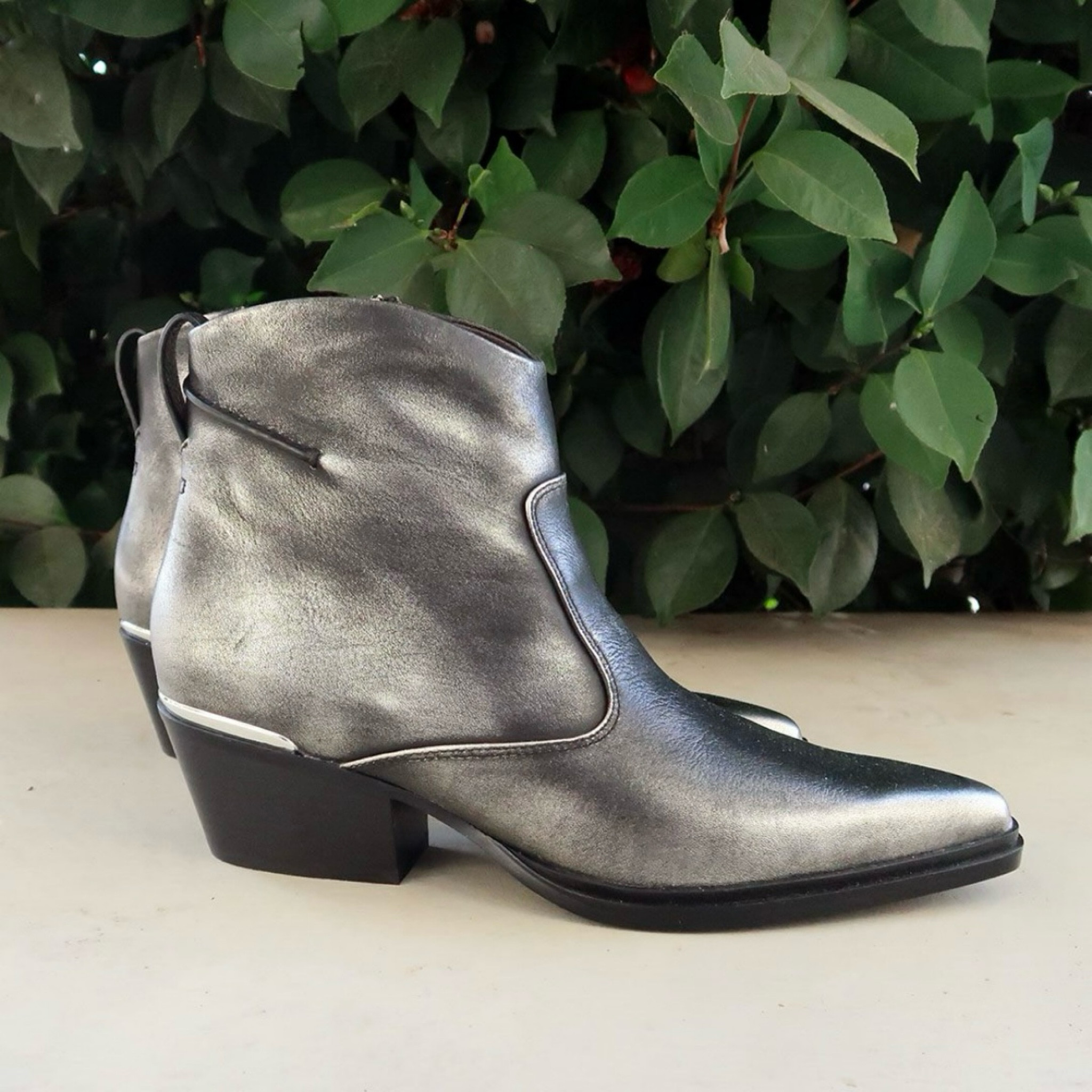 Love these pewter boots as an alternative to black boots for fall ❤️❤️❤️🍁🍂

#LTKShoeCrush #LTKOver40 #LTKStyleTip