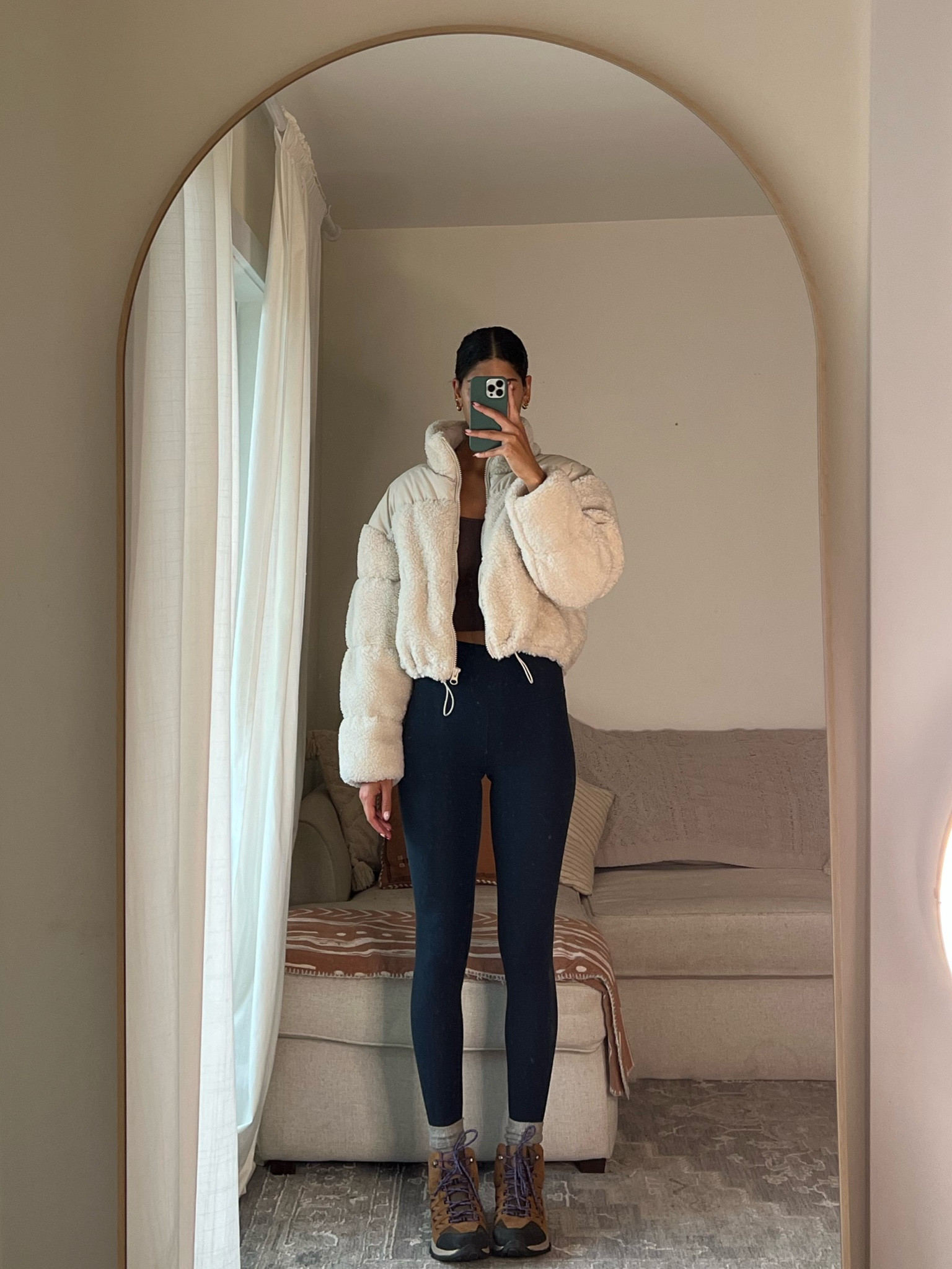 rainy day outfit 🥾

brown tank top: princess Polly
Sherpa puffer coat: H&M
Leggings: lululemon like new 
Hiking boots: amazon /Columbia 
