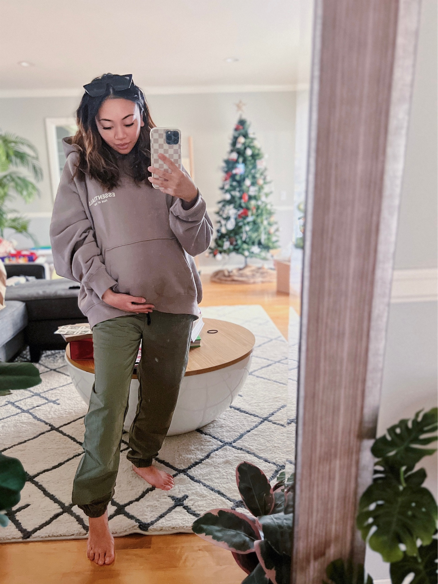 30 Week Cozy Pregnancy Outfit 


#babybump #dressthebump #fallpregnancy #fearofgod #fearofgodessentials #windbreakerpants #hoodieseason #christmasdecor #livingroomdecor

#LTKunder100 #LTKbump #LTKSeasonal