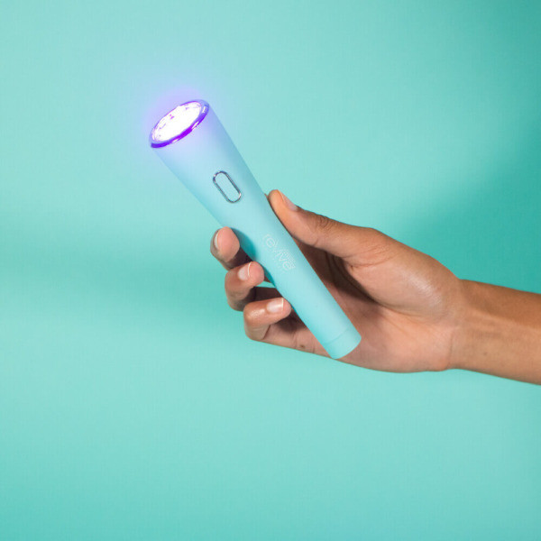 Gl\u014d Acne Treatment | Blue Light Therapy On-the-Go | LED Technologies, Inc