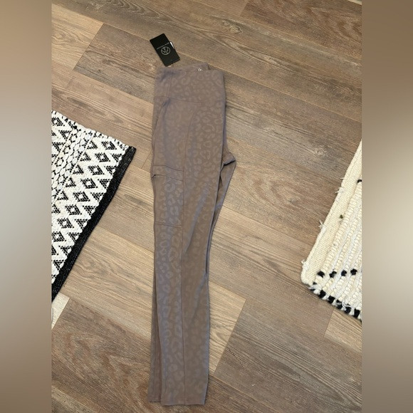 NWT Move Theology leggings size medium | Poshmark
