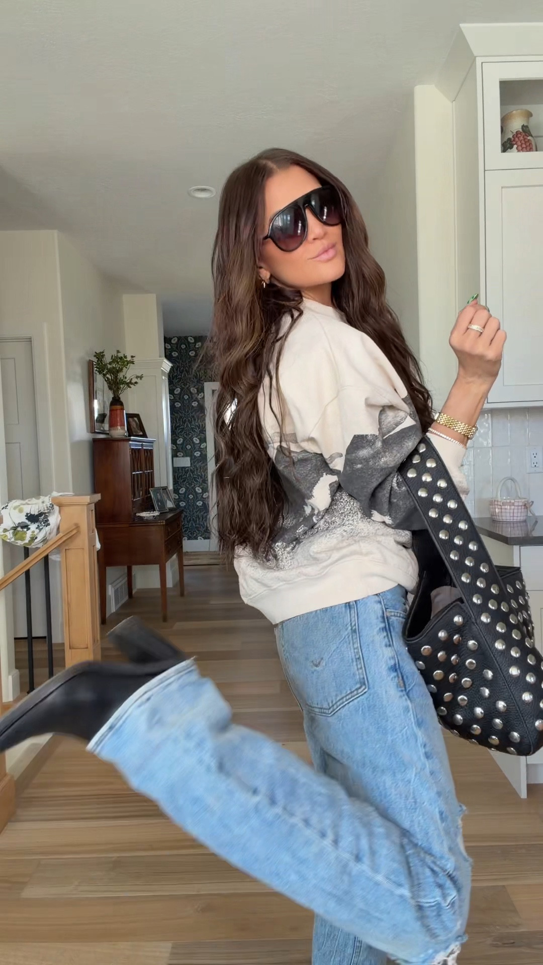 A casual ootd for spring 

(tip: search vintage horse or vintage mountain sweatshirts on poshmark or etsy for this look) 


#LTKootd