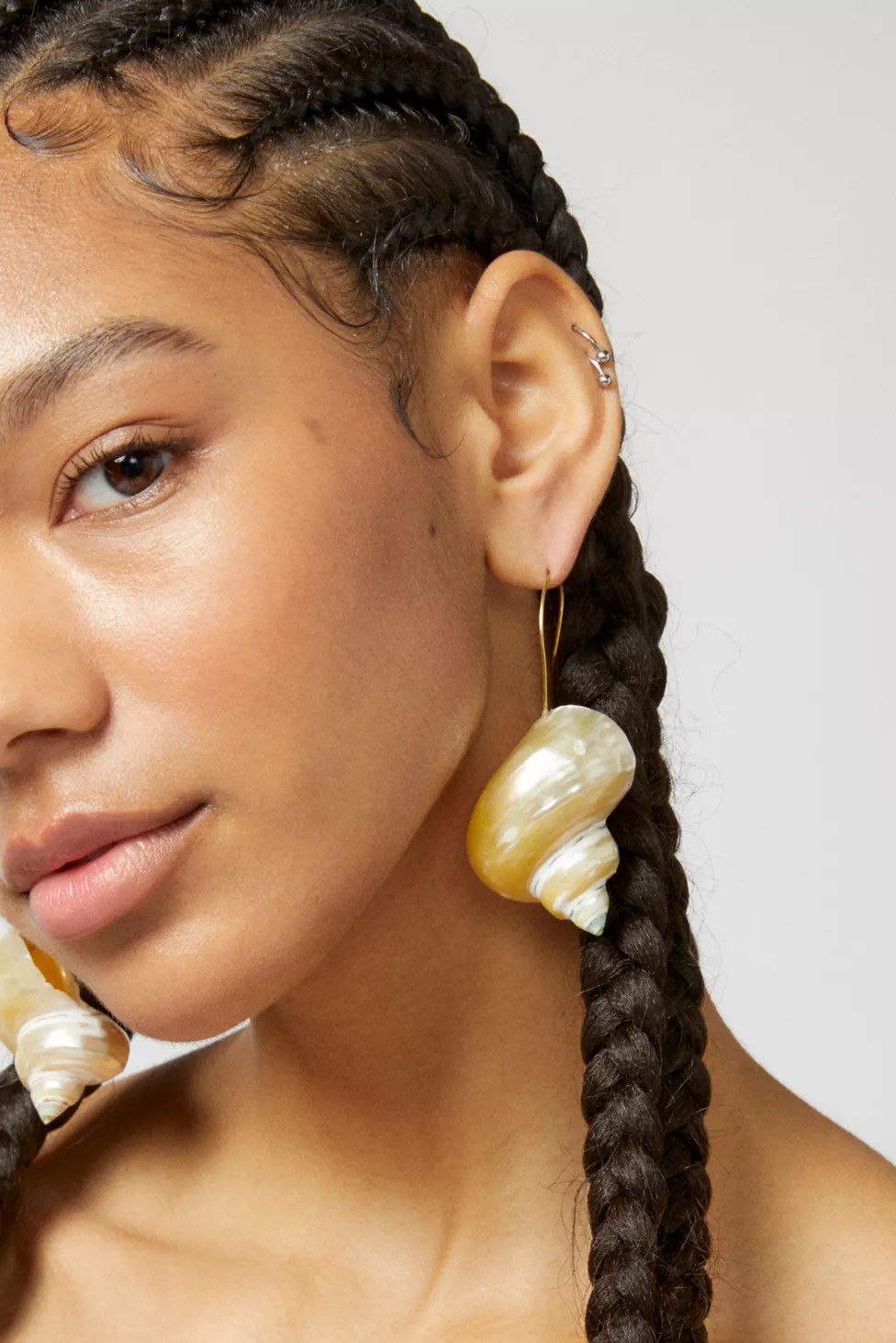Ariel Statement Shell Earring | Urban Outfitters (US and RoW)