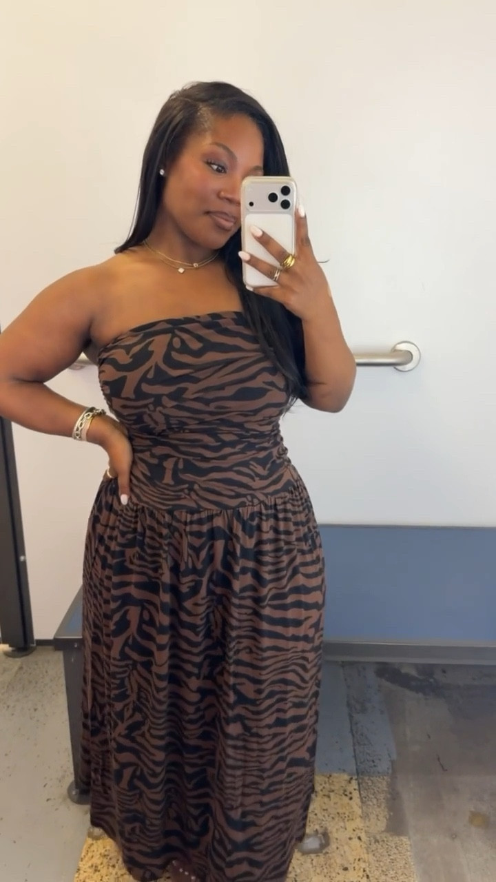 Y’all know I love a good animal print dress 🙌🏾 this one from Old Navy is SO comfy and perfect for dressing up or down!

Dress is 40% off at Old Navy ✨ (low stock but also available in black)

Wearing size Large 

#LTKPetite #LTKSaleAlert #LTKMidsize