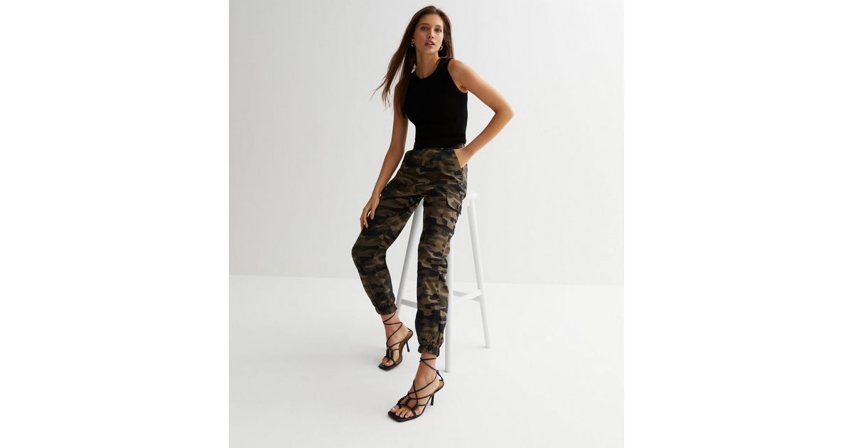 Urban Bliss Olive Camo Cuffed Cargo Trousers | New Look | New Look (UK)