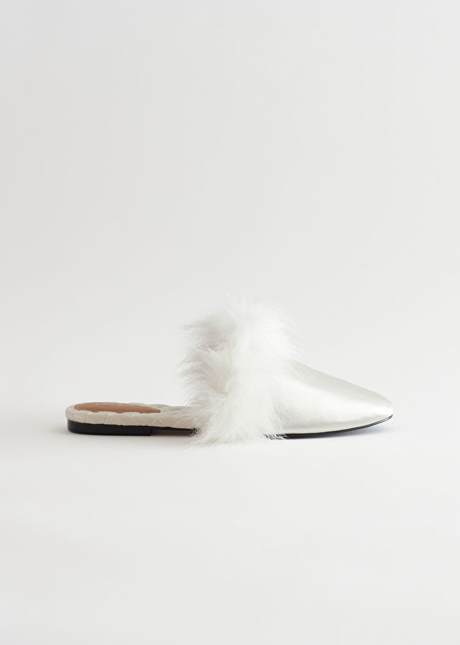 Satinslipper | & Other Stories (DE + FR)