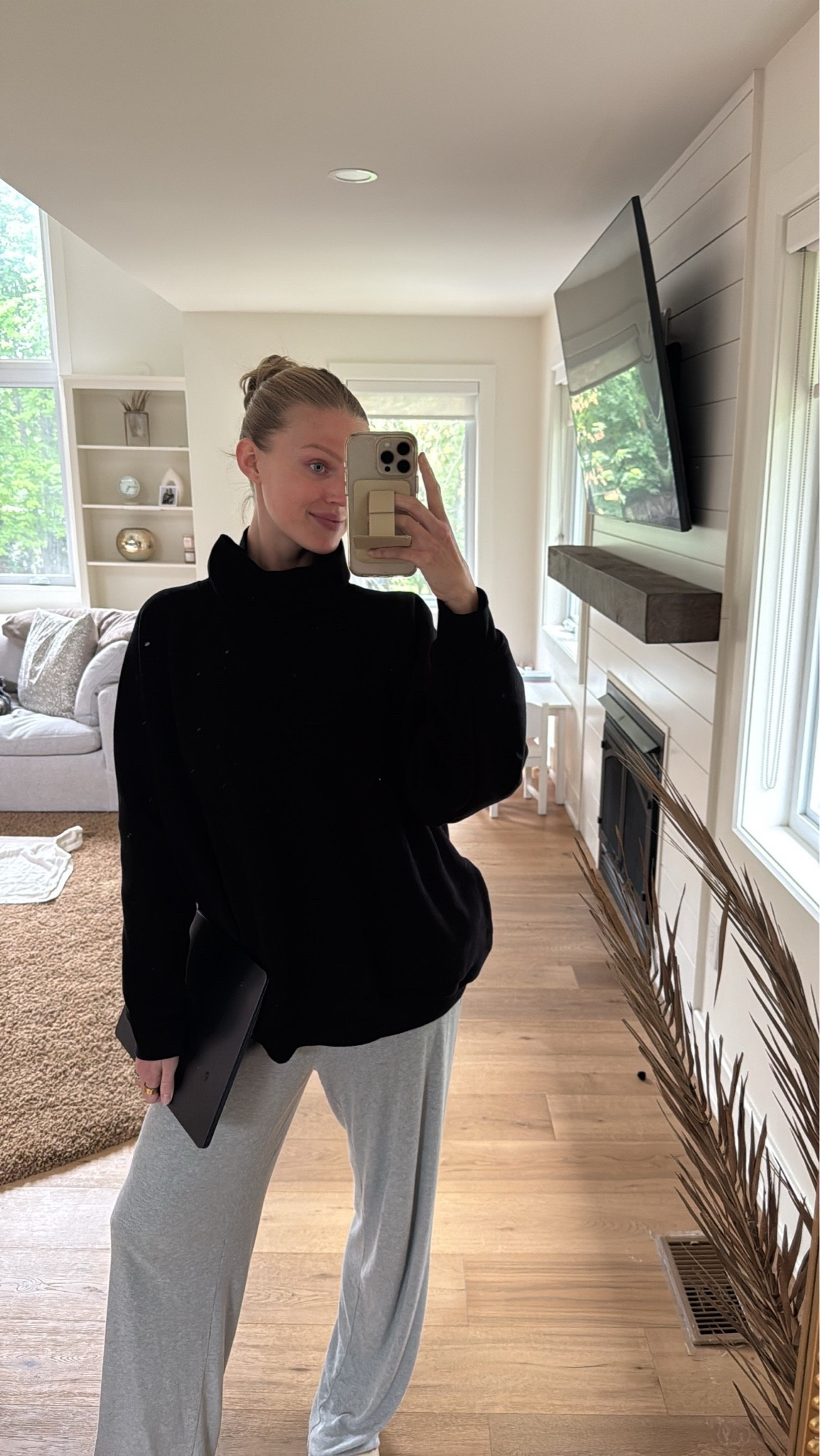 the best mock neck crew - wearing a size L🖤

#LTKcanada
