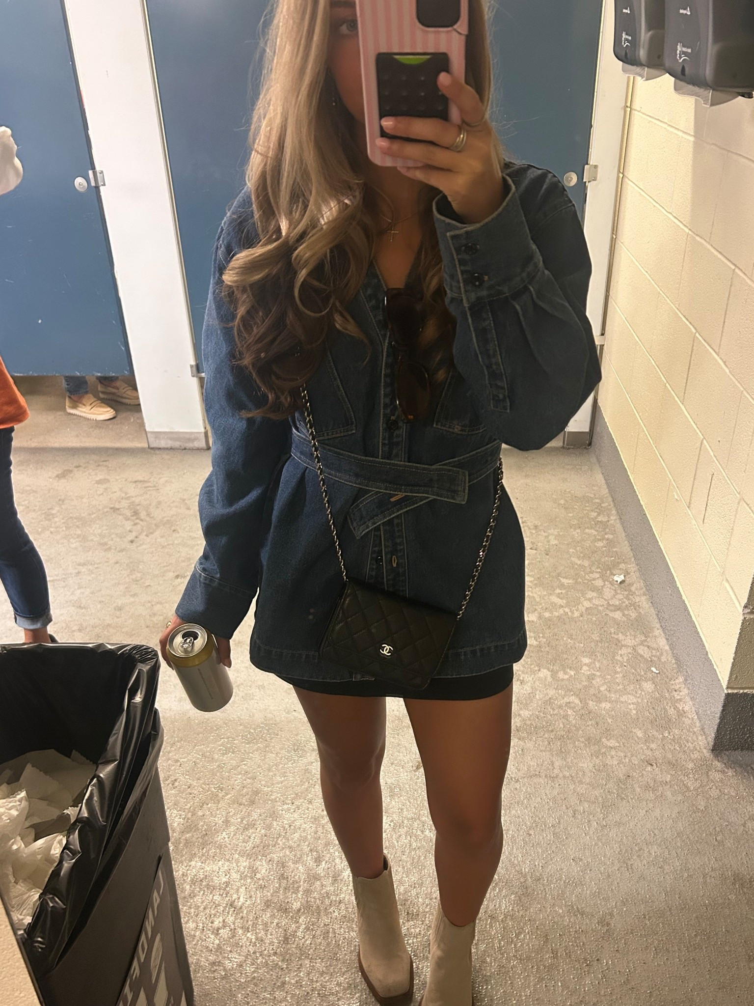 Perfect denim jacket 🏈🏈🤍🍂

#LTKSeasonal #LTKHoliday #LTKTravel