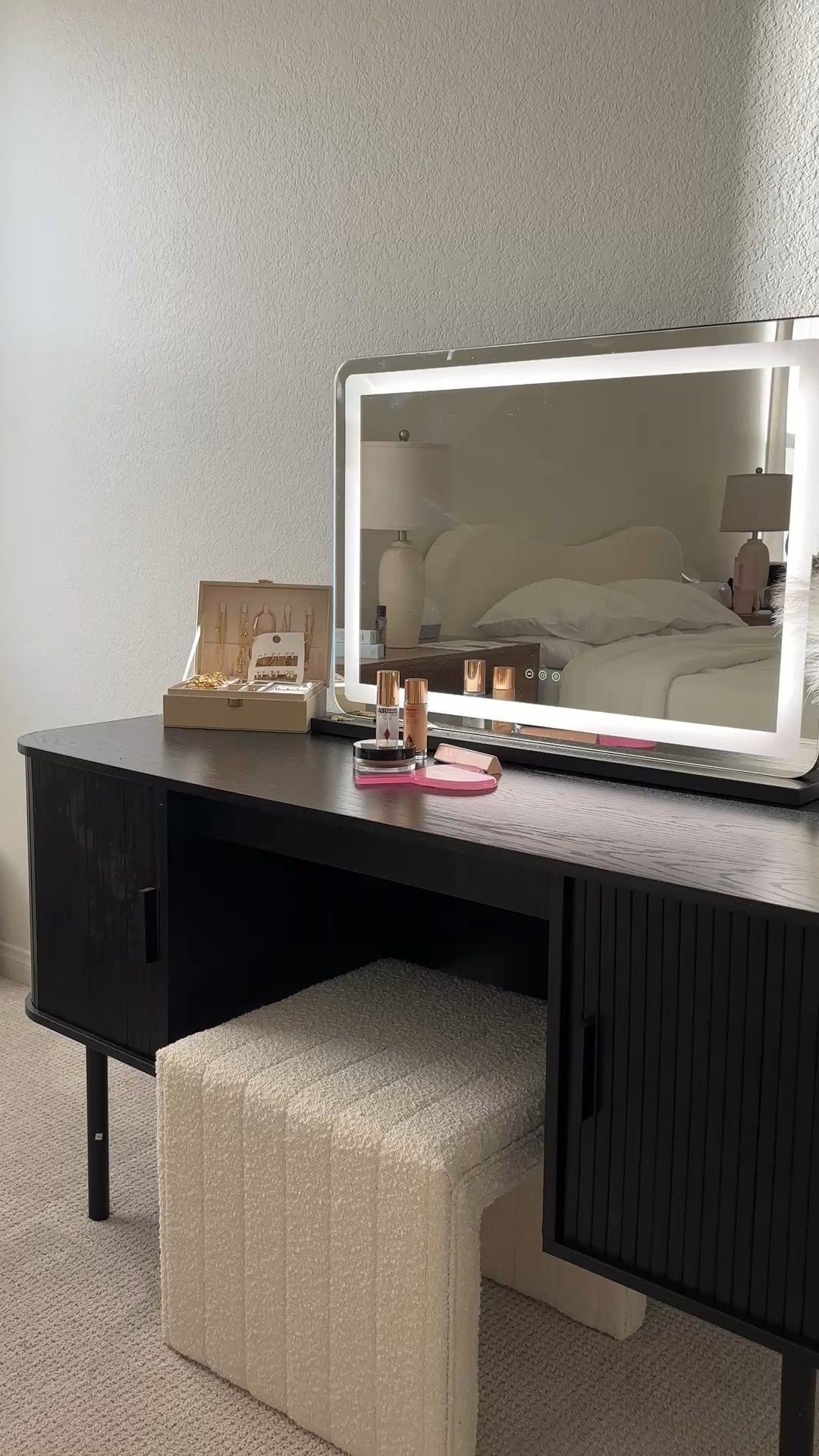 the vanity setup of my dreams!! 