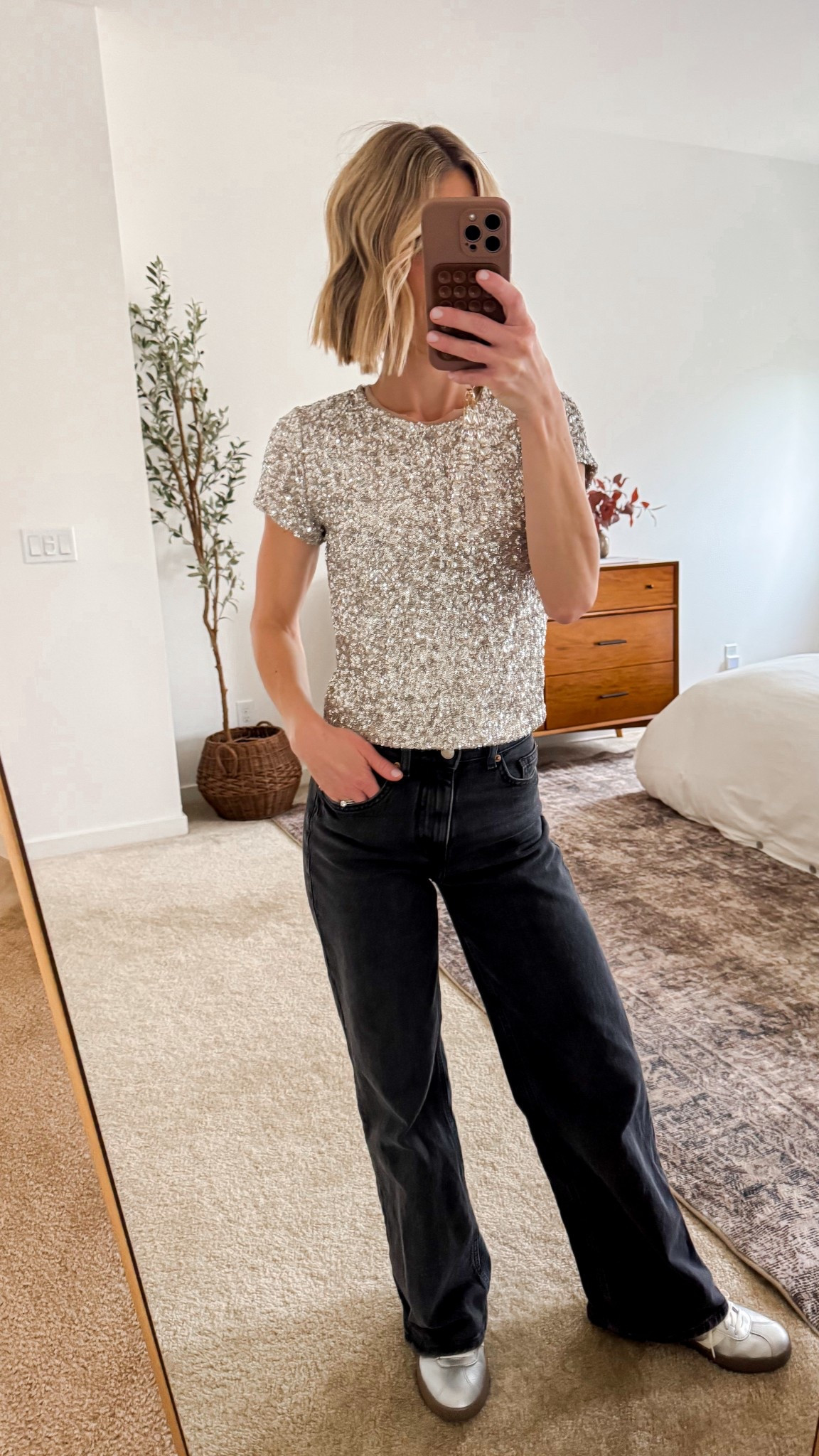 Mom outfit
Mom Look
Sequin Top
Anthropologie top
Wide leg jeans
H&M
Metallic sneakers
Sneakers
Adidas


#LTKootd #LTKmomlife