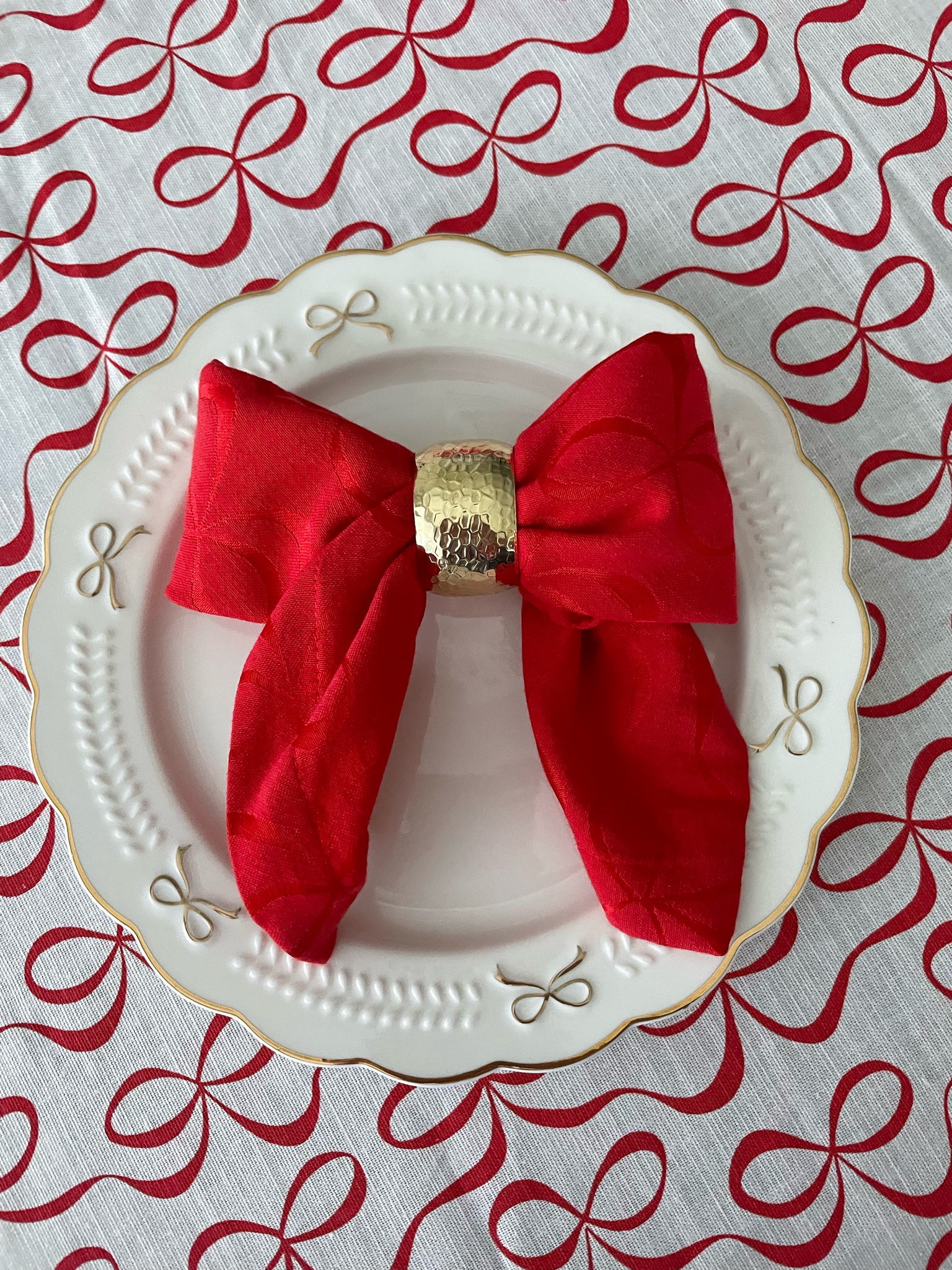 Gold bow dinner plates back in stock! Set of 4 under $30  

#LTKHome