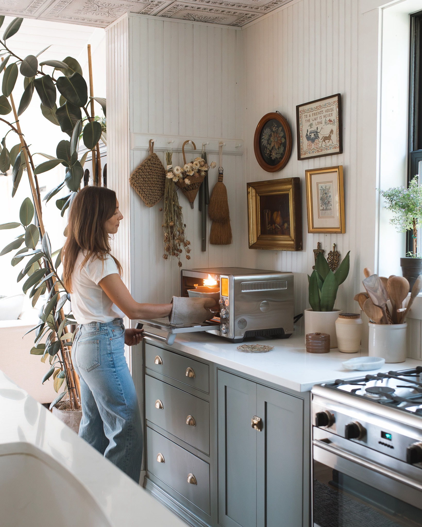 One of the MOST used appliances in our home (aside from our espresso maker) is our Breville air fryer. When I tell you guys this has easily become my GO-TO appliance to use when cooking…I mean it! I absolutely love it. There are sooo many different settings—air fry, bake, toast, reheat…you can literally use it for everything. I've written a full blog post review about it on the blog! https://forthehome.blog/sources-reviews/breville-joule-brushed-stainless-steel-oven-air-fryer-pro-review

#airfryer #appliancereview 