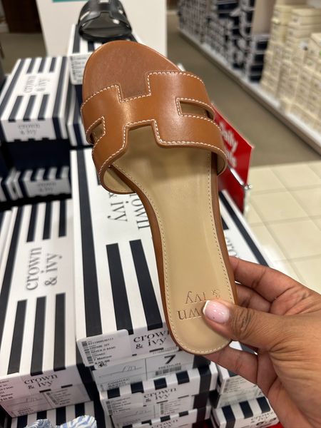 Smiles and pearls stopped by Belk and found a Hermès Oran sandal dupe. 

Crown & Ivy, designer dupe, Hermes sandals, spring sandal, Easter, summer sandal, jeans, wedding, spring outfit, date night outfit, vacation outfit, white dress, sandals, plus size fashion, size 18

#LTKSeasonal #LTKworkwear #LTKplussize