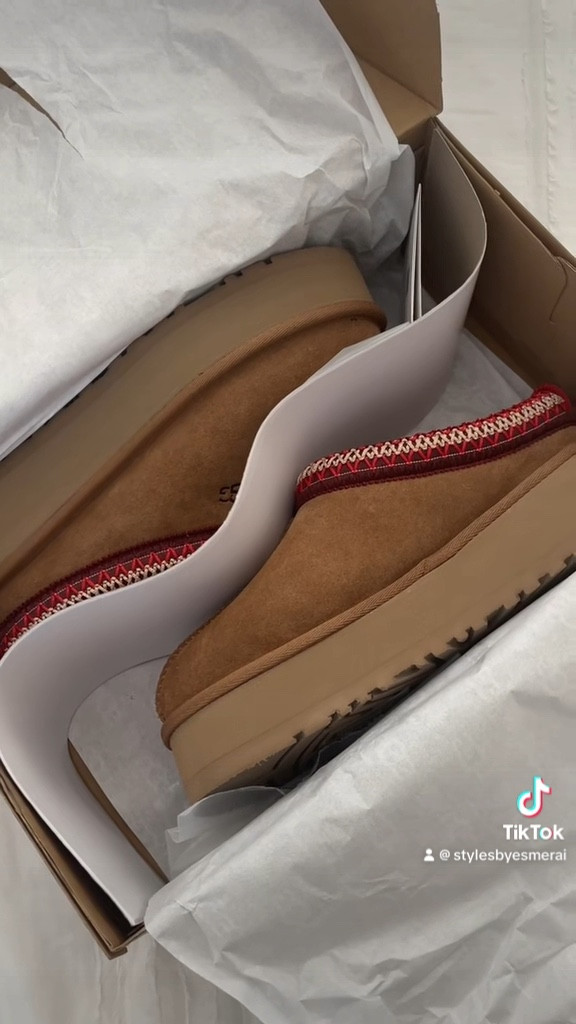 Ugg Tazz Slippers 🤎 

#LTKGiftGuide #LTKSeasonal #LTKVideo