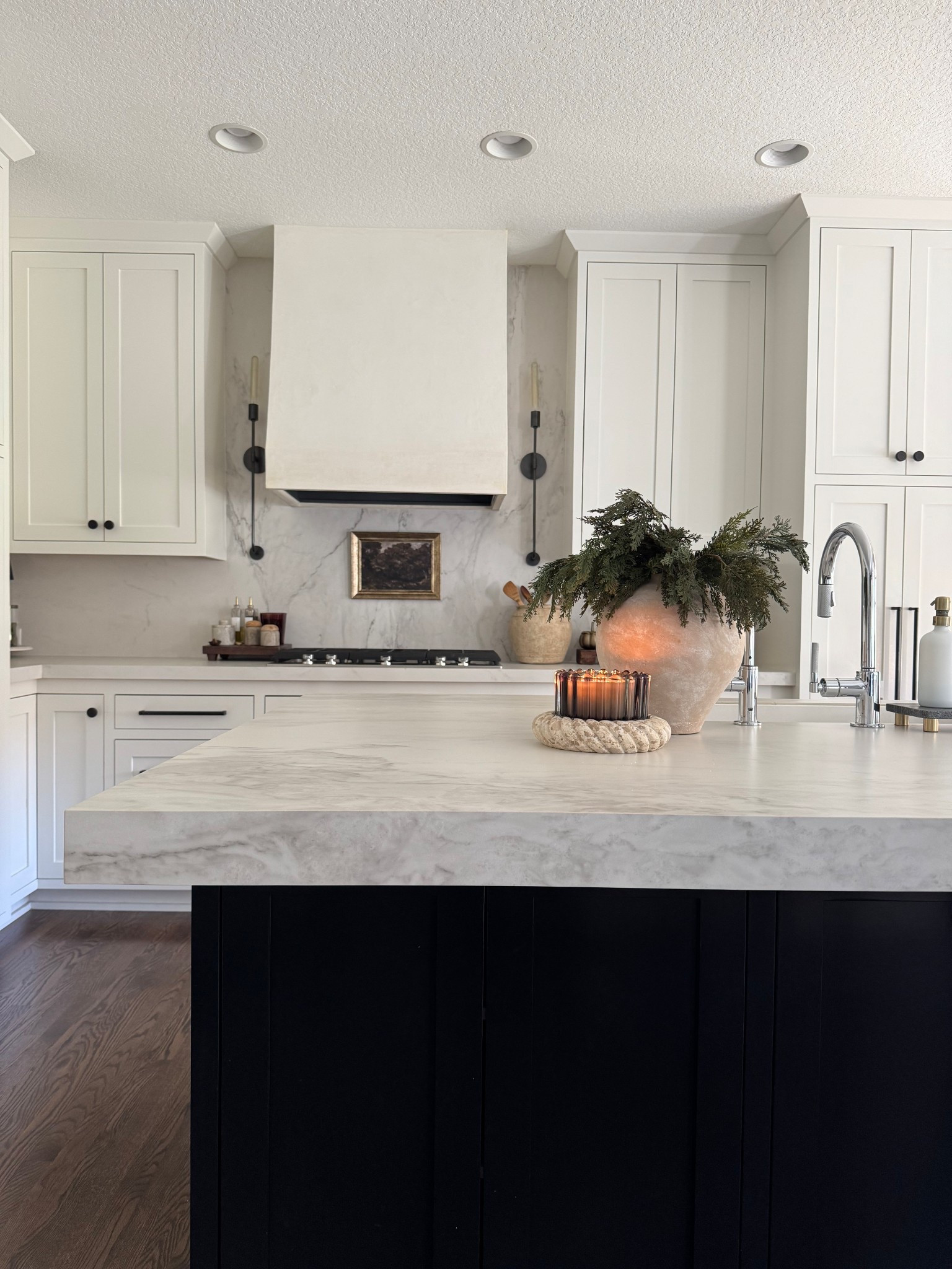 These are the most realistic Amazon stems. Linking my favorite vessels and vases and holiday faves here too!

#LTKHoliday #LTKHome #LTKSeasonal