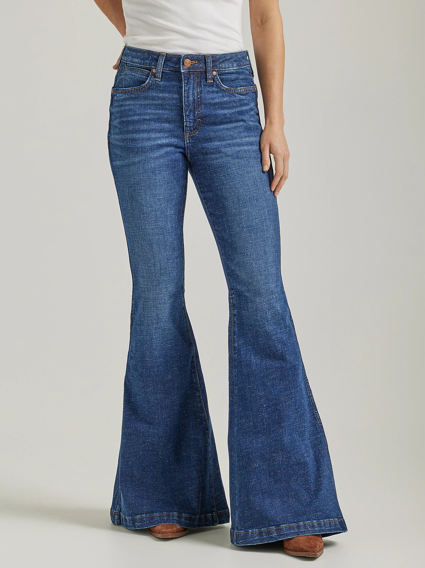 Women's Wrangler Retro® Premium High Rise Trumpet Flare Jean in Jenna | Wrangler