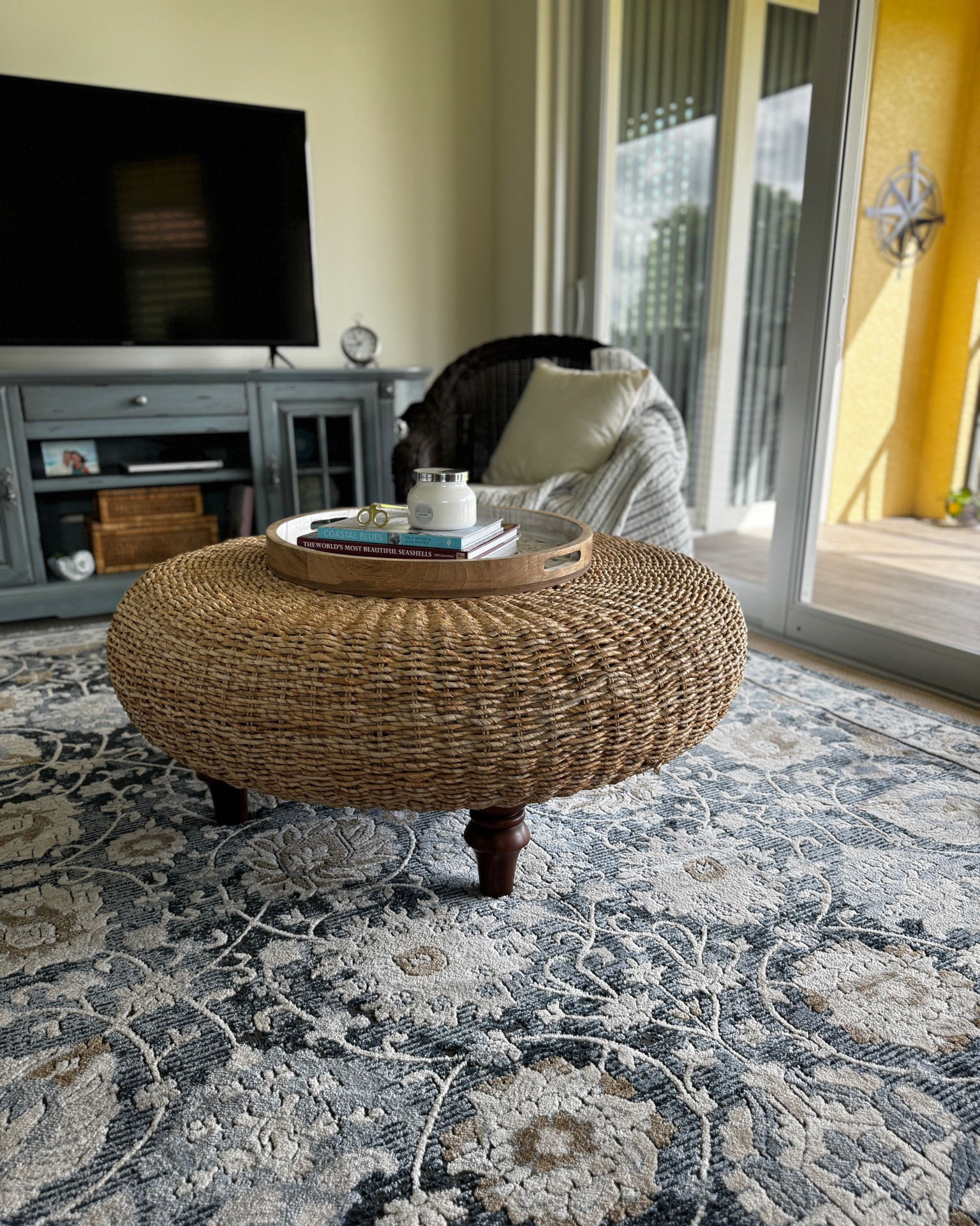 this area rug made all the difference to this space !!  #floridaliving #coastalstyle 
#lowes  

#LTKHome #LTKStyleTip