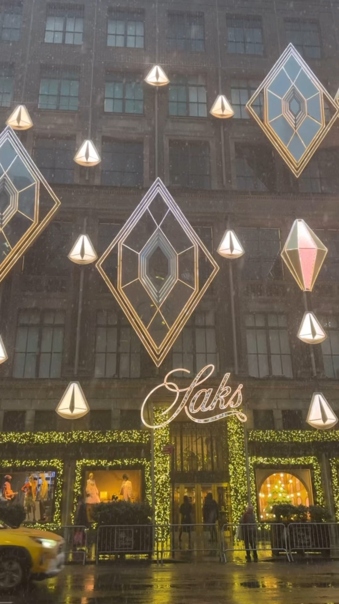 @saks is currently having a spend more save more event happening now where you can earn $50-500.00 back to spend at Saks. Linking all of my favorite finds here. 😍 #sakspartner #saks 