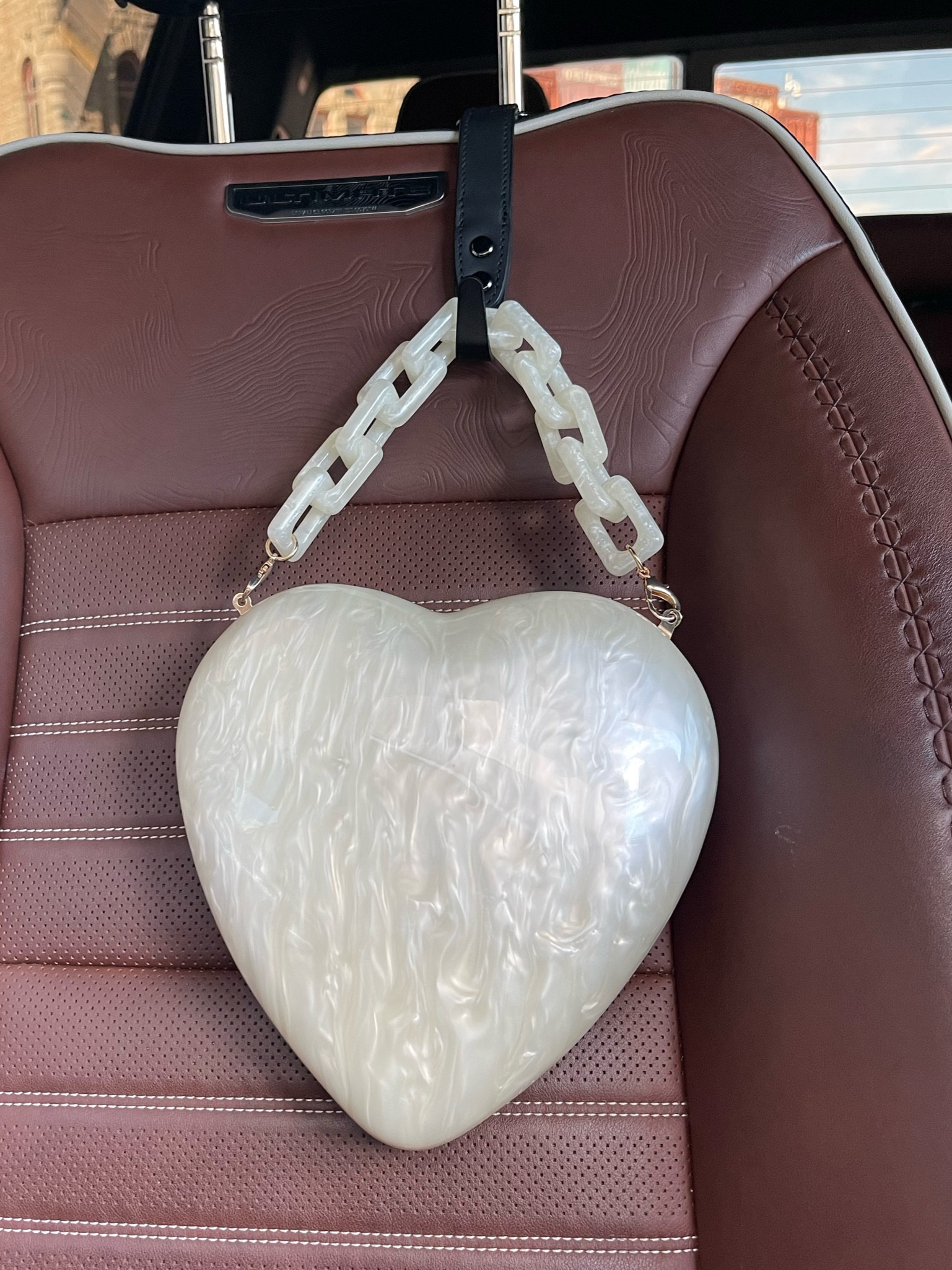 This purse 😍🤍 #target #valentines

#LTKStyleTip #LTKItBag