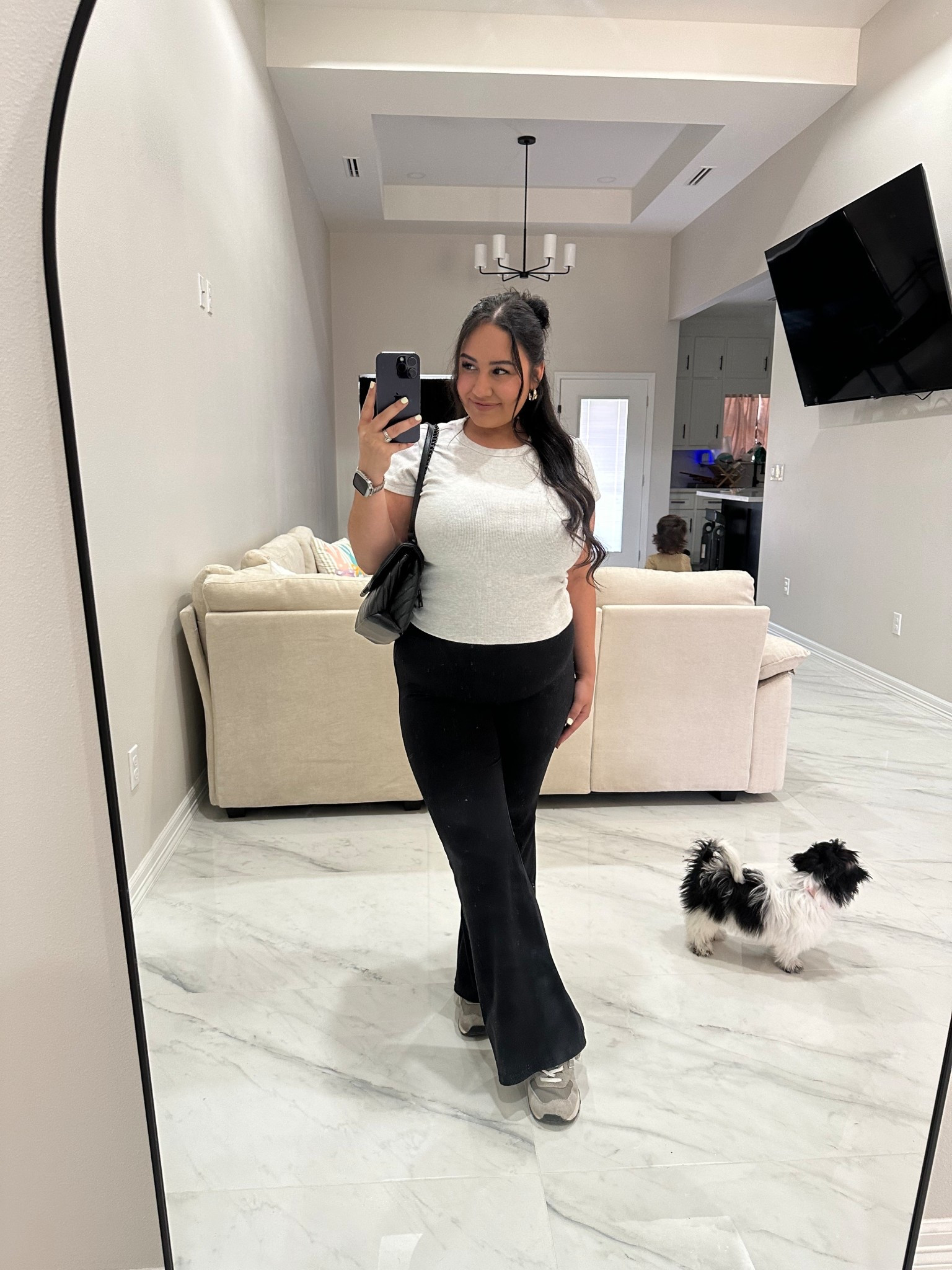 Top: large
Bottoms: largee

#LTKootd #LTKMidsize #LTKmomlife