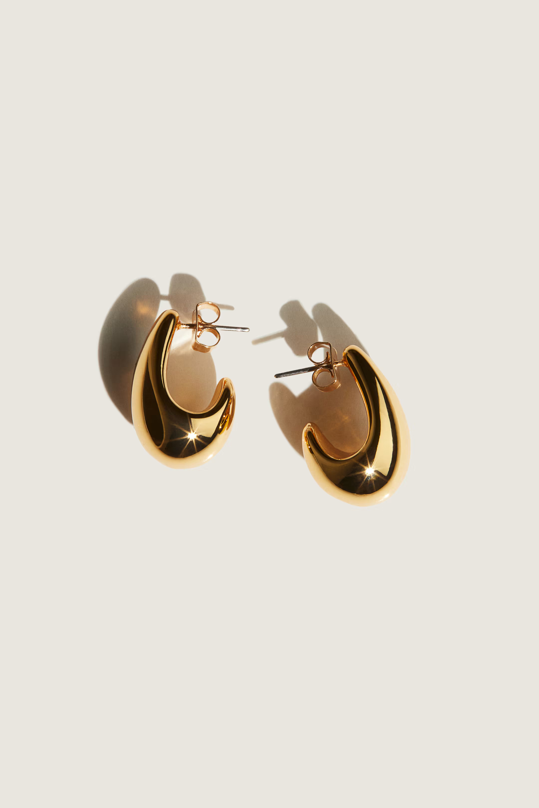 Gold-plated dome earrings - Gold-coloured - Ladies | H&M GB | H&M (UK, MY, IN, SG, PH, TW, HK)
