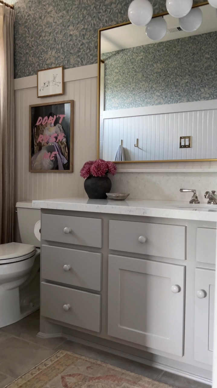 Izzy’s DIY bathroom makeover!

The blue floral wallpaper is my favorite and is such a fun addition to my girl’s bathroom.



#LTKHome