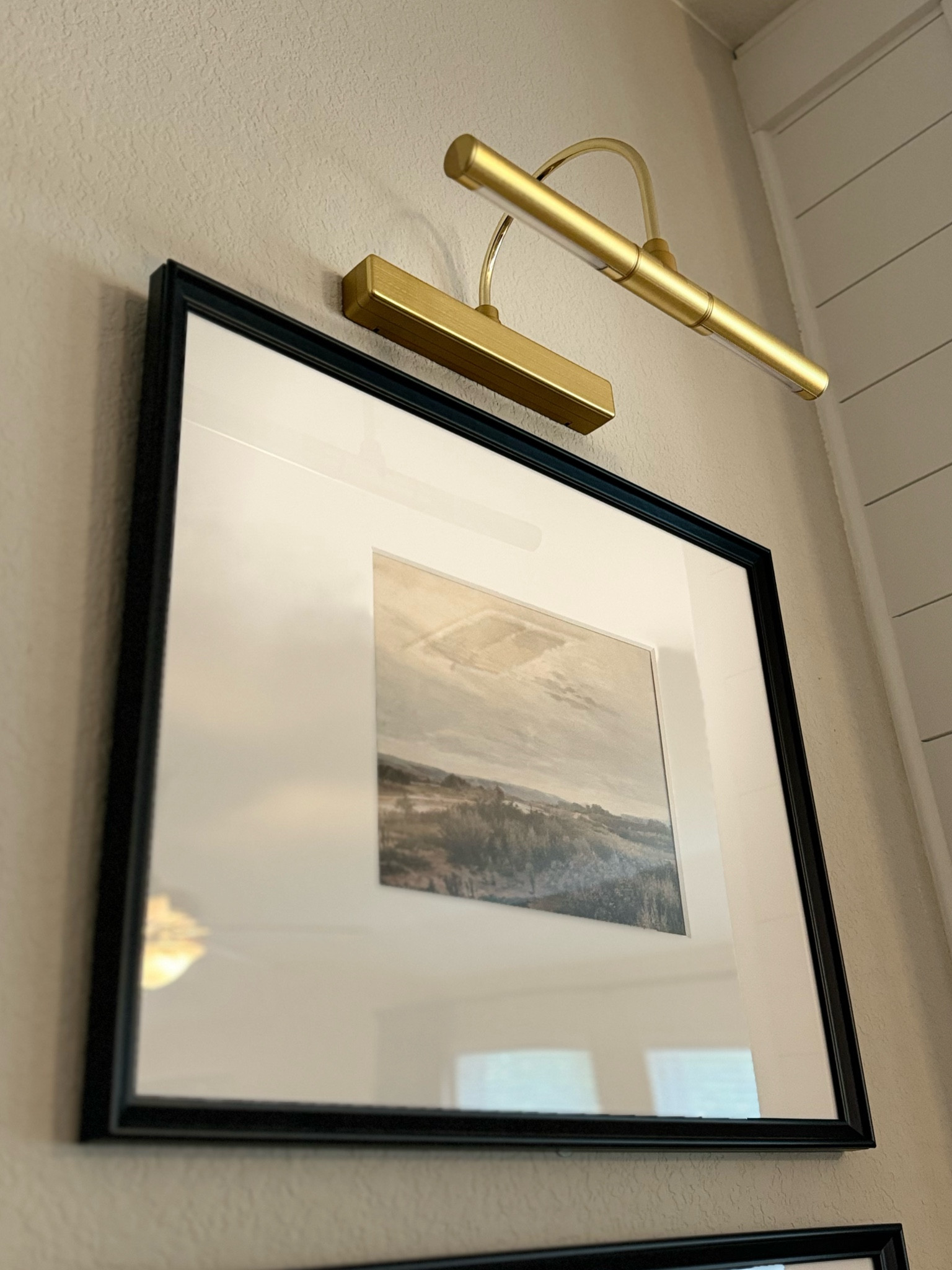 Best Amazon wireless picture light! 

Wireless Picture Light Battery Operated, Remote Control Painting Light with Rotatable Light Tube, Dimmable and Timer Off Art Display Light for Picture Frame Artworking Portrait -Orange Gold


#LTKHome