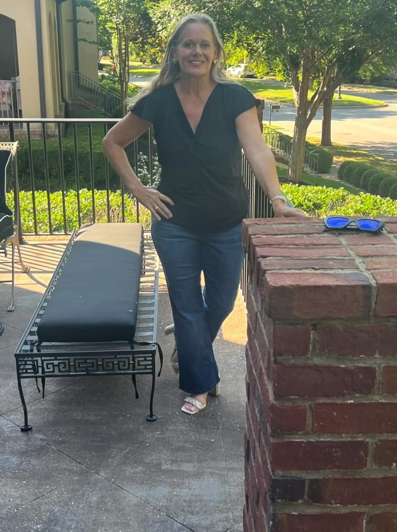 I’m always on the lookout for clothing that balances my body shape and accentuates my curves.
These flared jeans paired with this ruched top gives my body balance and hides flaws. 
The best part is, I feel great and comfortable in theses clothes!


#LTKStyleTip #LTKOver40 #LTKMidsize