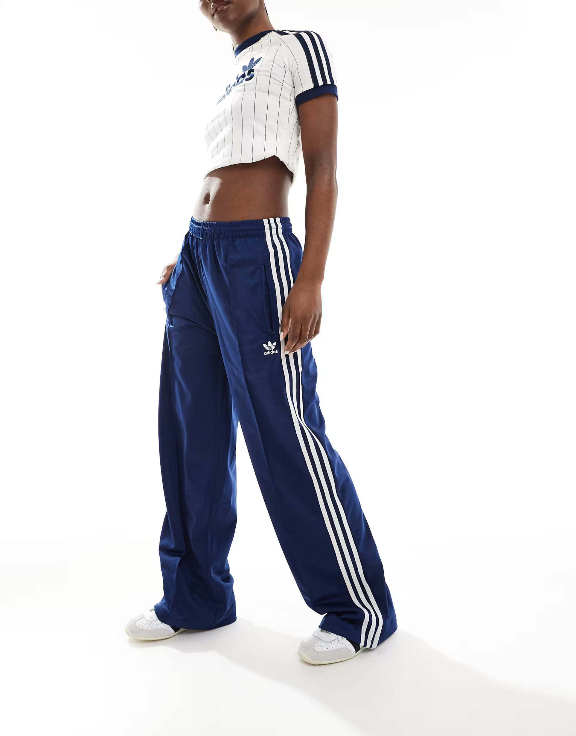 adidas Originals – Firebird – Locker sitzende Trainingshose in Marineblau  | ASOS | ASOS (Global)