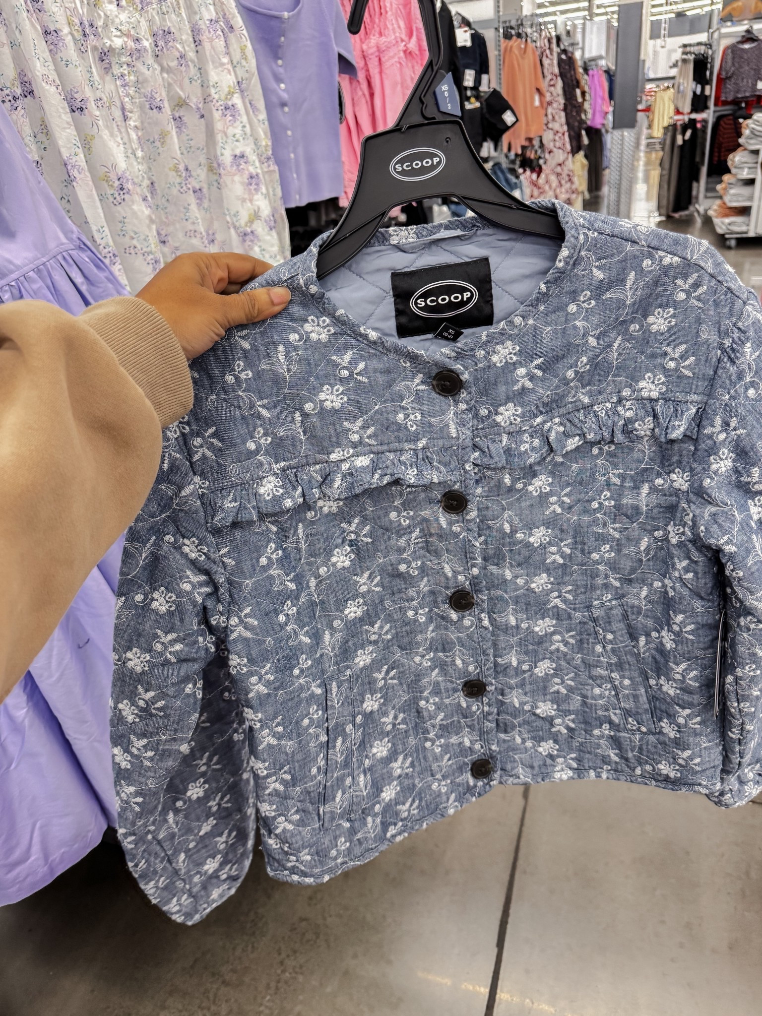 Such a cute jacket for a spring it is lightweight and love the print 

#walmartfinds #walmartfashion #springfashion ￼

#LTKSeasonal