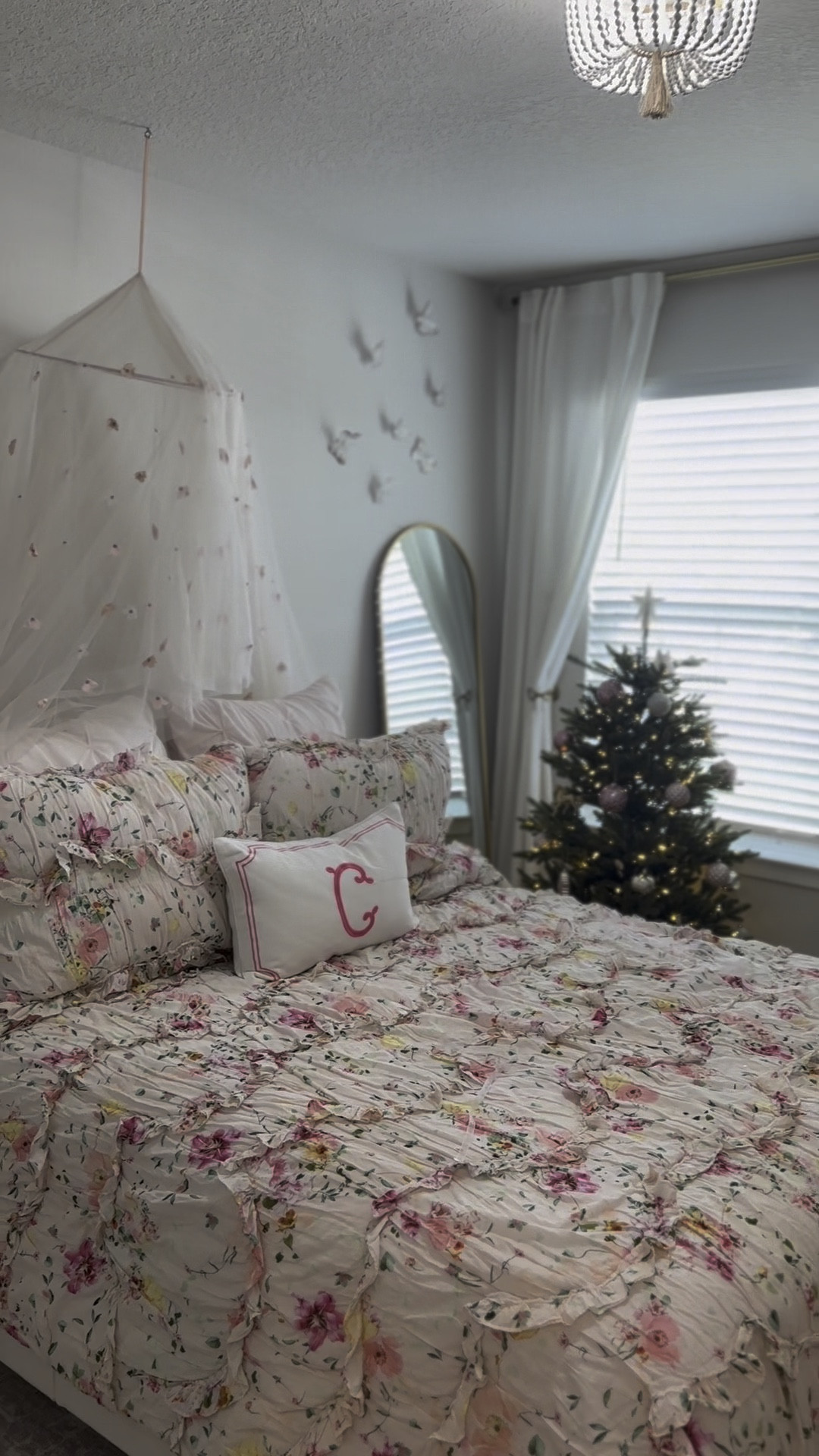 My daughter’s winter wonderland 

Christmas decorating 
Christmas bedroom
Girls bedroom
Kids Christmas 
Christmas playroom
Playroom decor

#LTKSeasonal #LTKHome #LTKHoliday