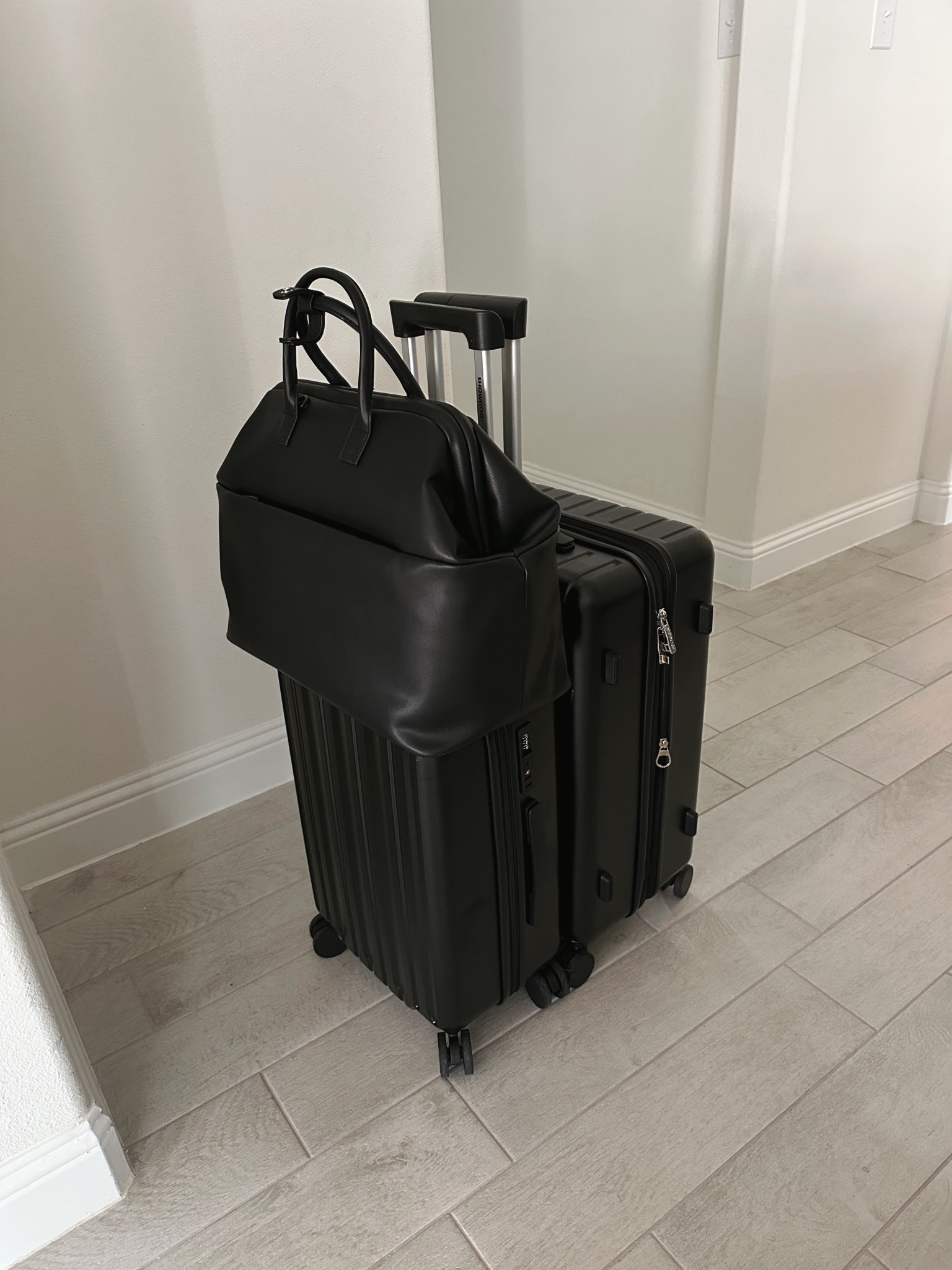 loving my new Amazon suitcases & beis weekender bag

BEIS, black suitcase, affordable suitcase, Amazon suitcase, Amazon travel, travel essentials 

#LTKStyleTip #LTKTravel