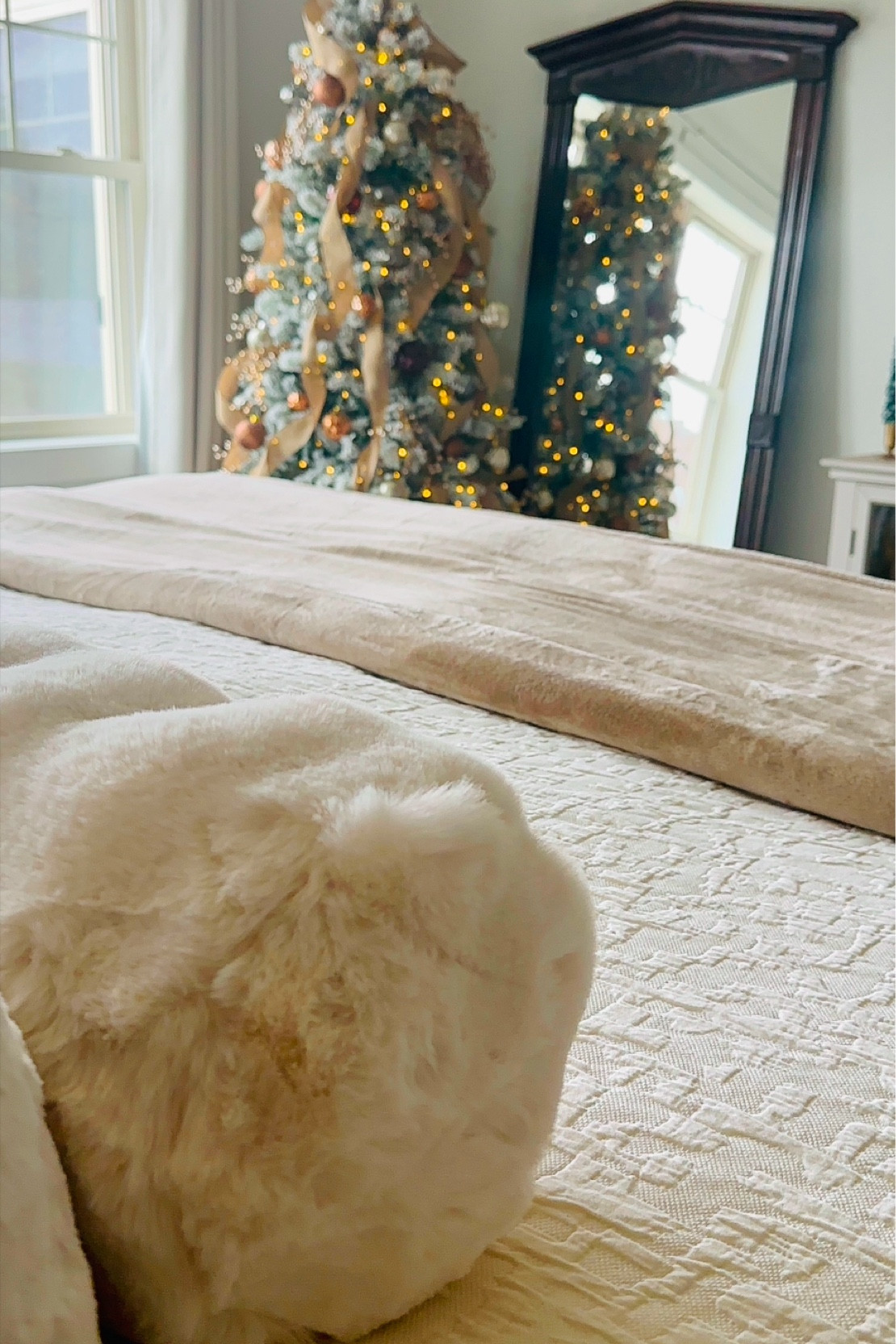 Cozy bedroom winter vibes!! 

#LTKHoliday #LTKSeasonal #LTKHome