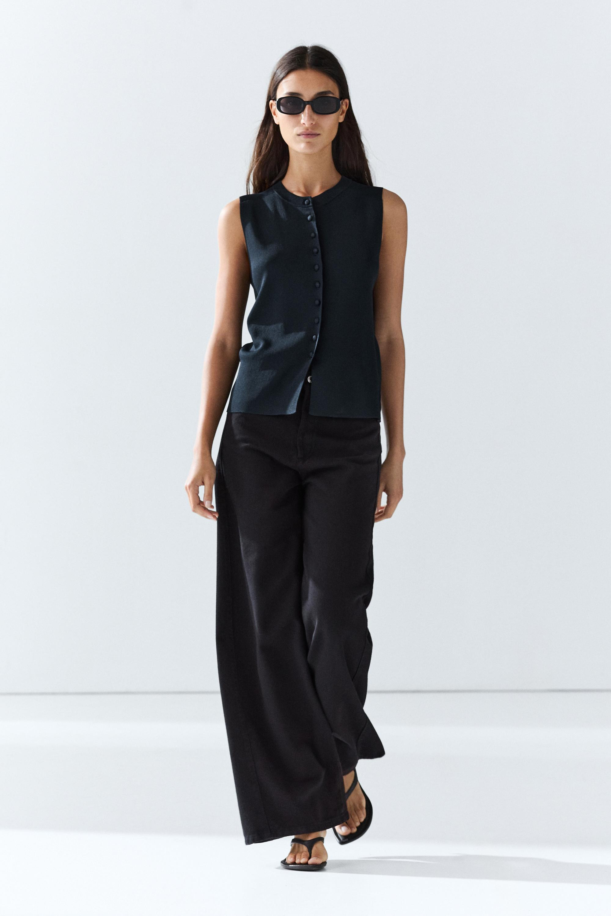 Fine-knit vest with covered buttons | Massimo Dutti US