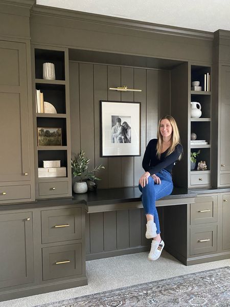 Office built-in reveal 🎉

After 5 months of building my custom built-ins, they are FINALLY complete!!! It’s the largest DIY project I’ve built! 💗



#LTKhome #LTKsalealert #LTKfamily