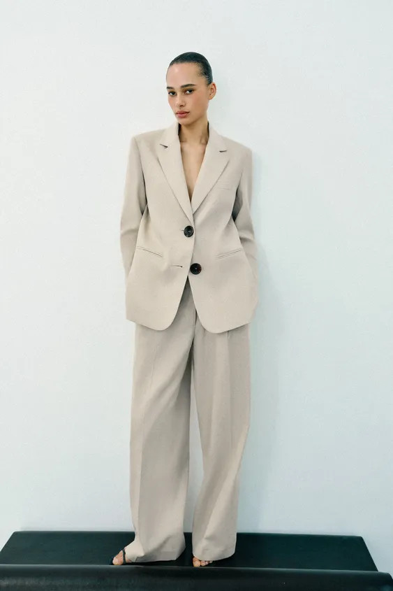 STRAIGHT CUT BLAZER WITH SHOULDER PADS AND TWO BUTTONS | Zara US