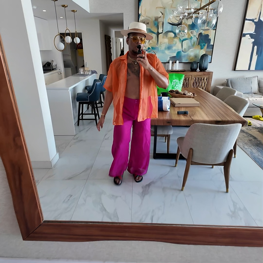 Get into my fit in CABO Mexico and also my new camera. Here’s a similar fit to mine for you to grab 

#LTKTravel #LTKNYFW #LTKMens